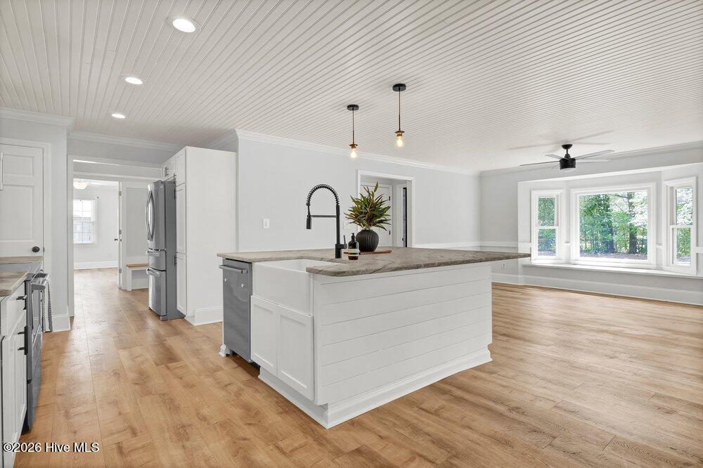 100562479 | Photo 12