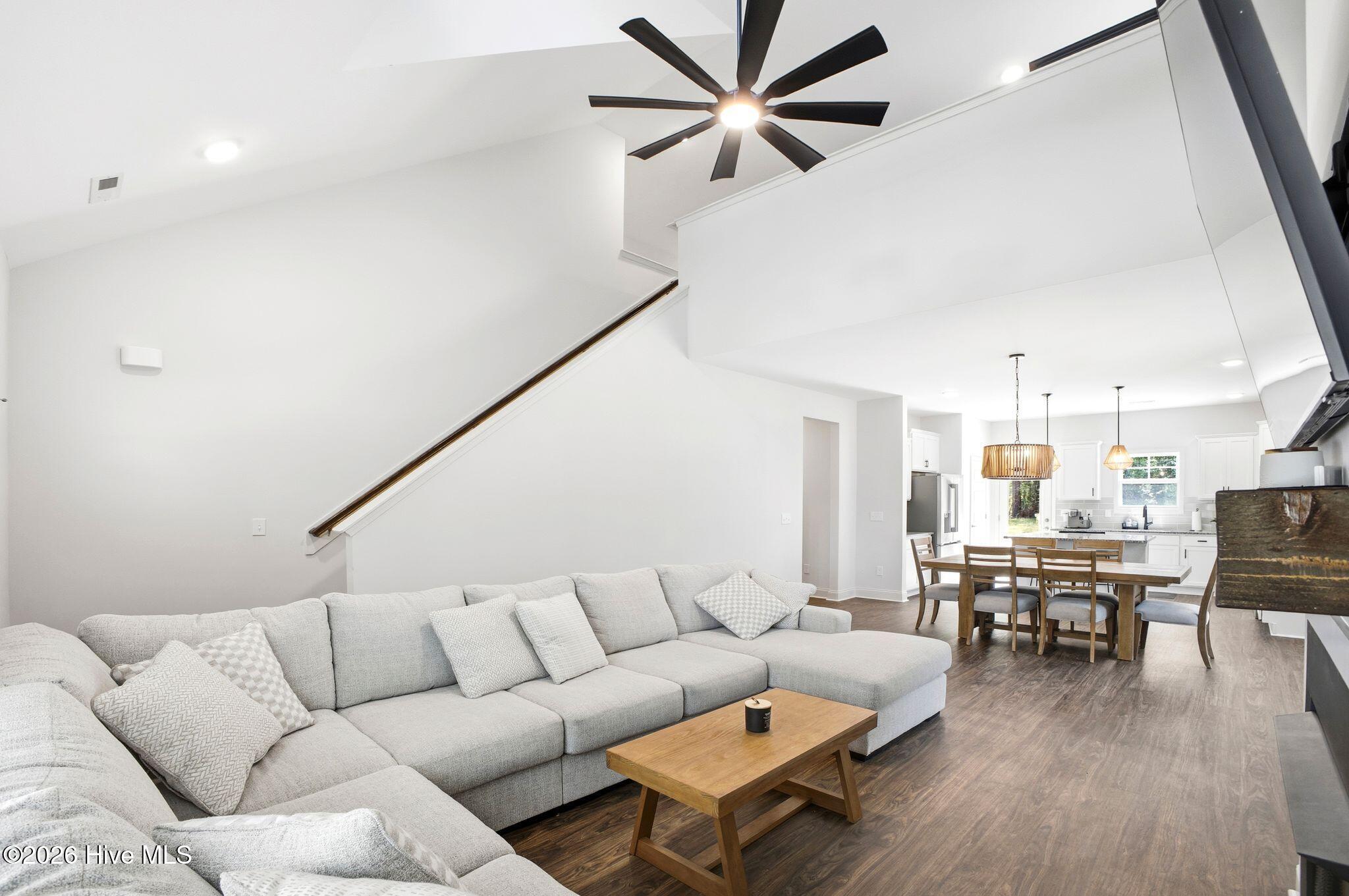 100568135 | Photo 17