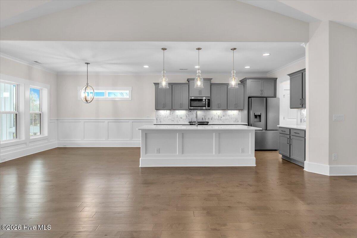 100548797 | Photo 34