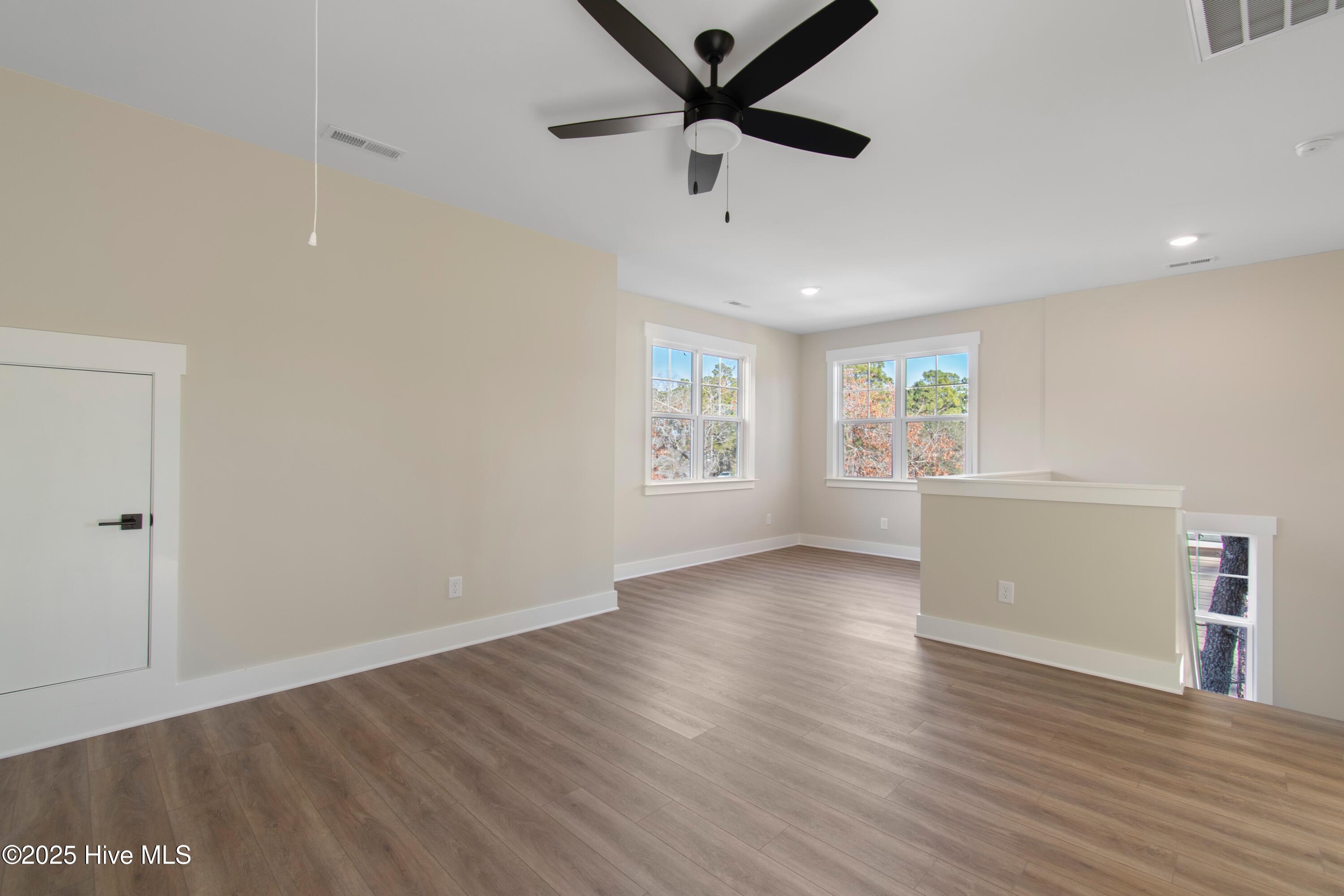 100520444 | Photo 44