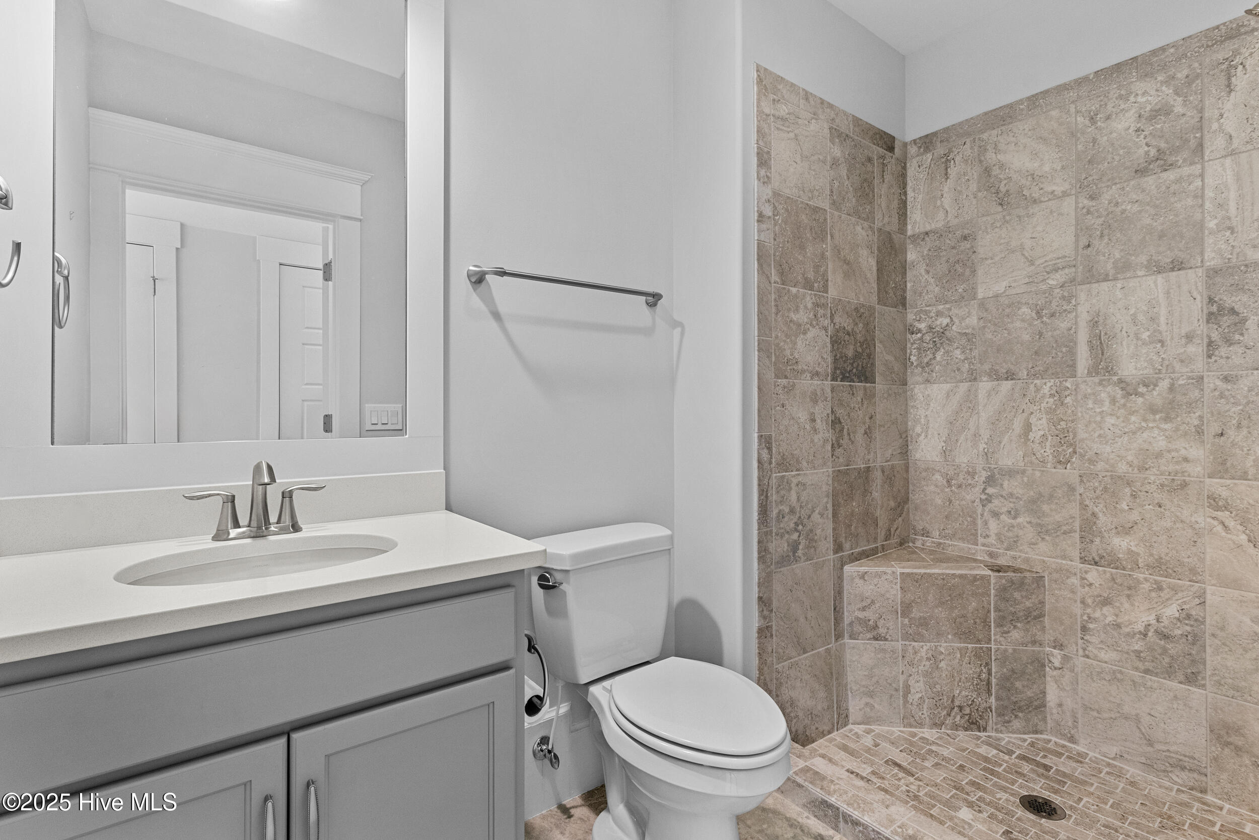 100541270 | Photo 34