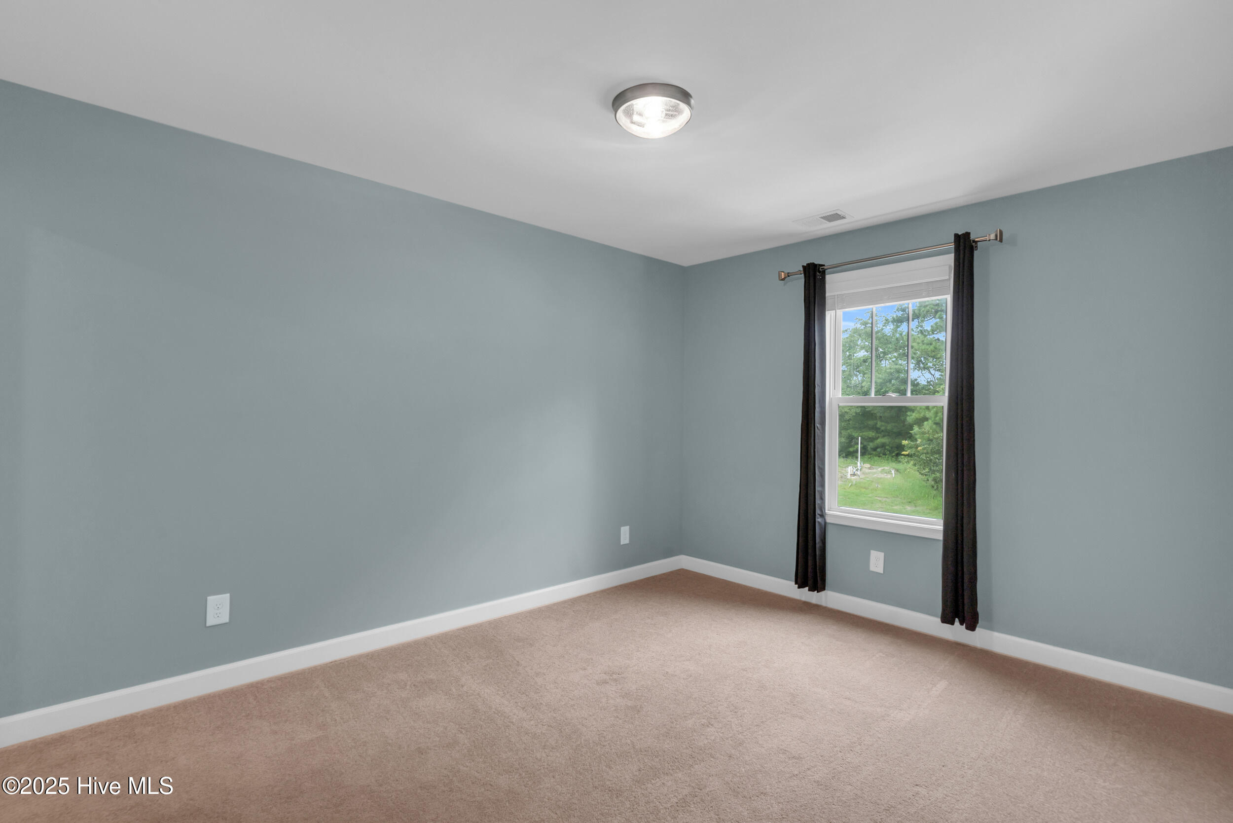 100549260 | Photo 33