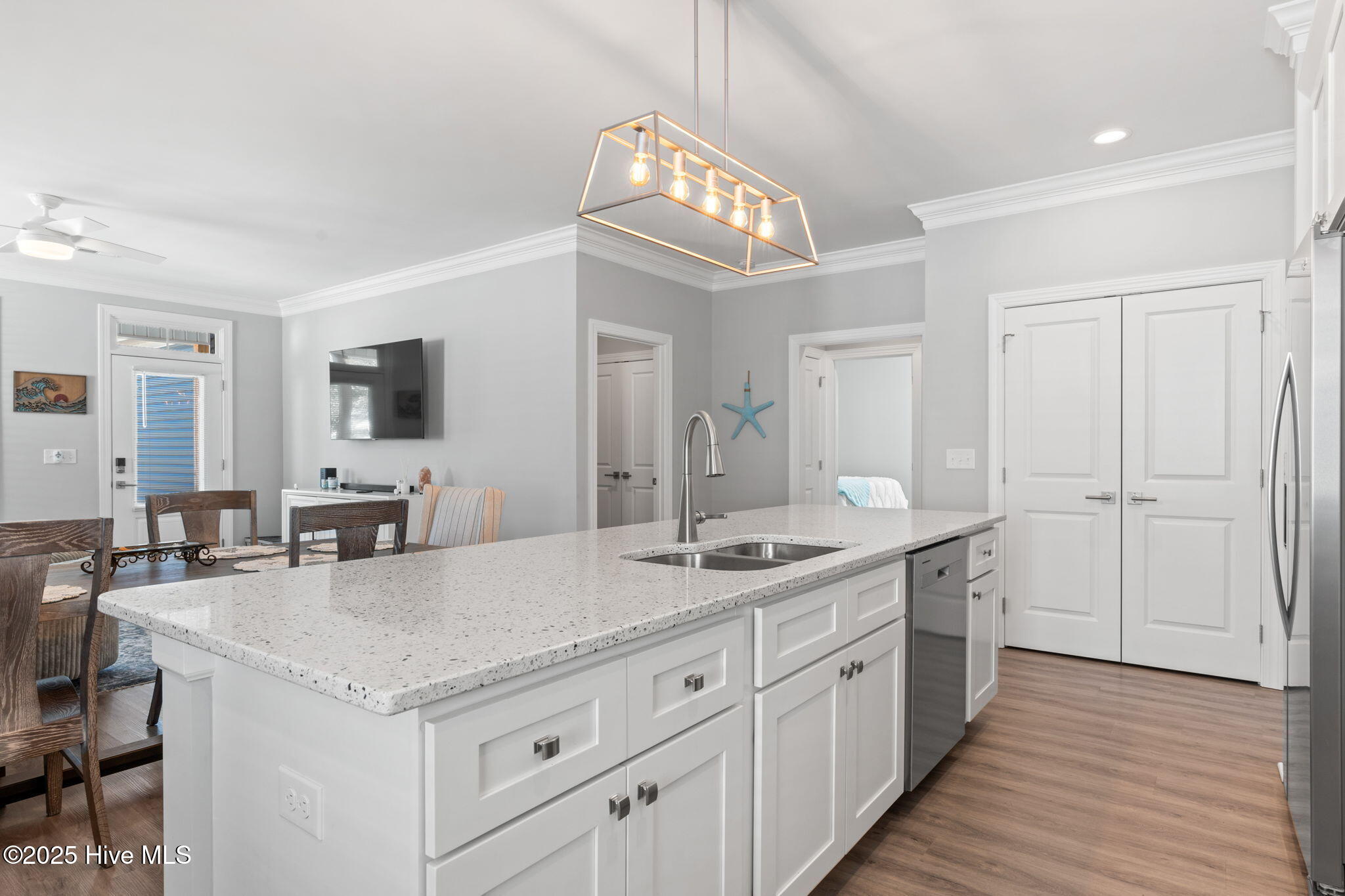 100535167 | Photo 53