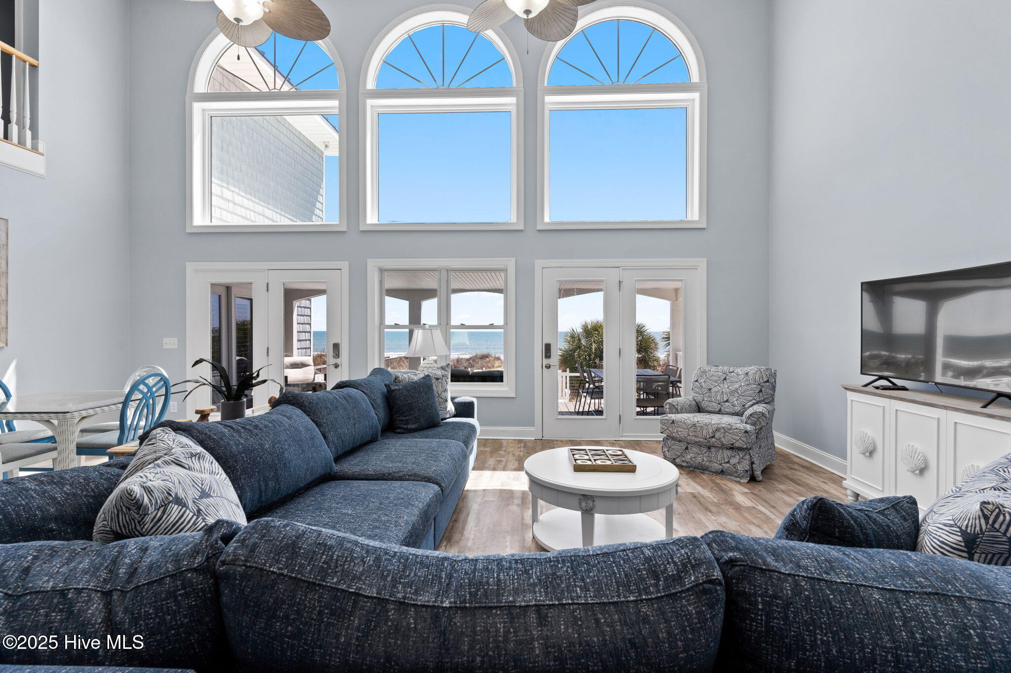 100498196 | Photo 23