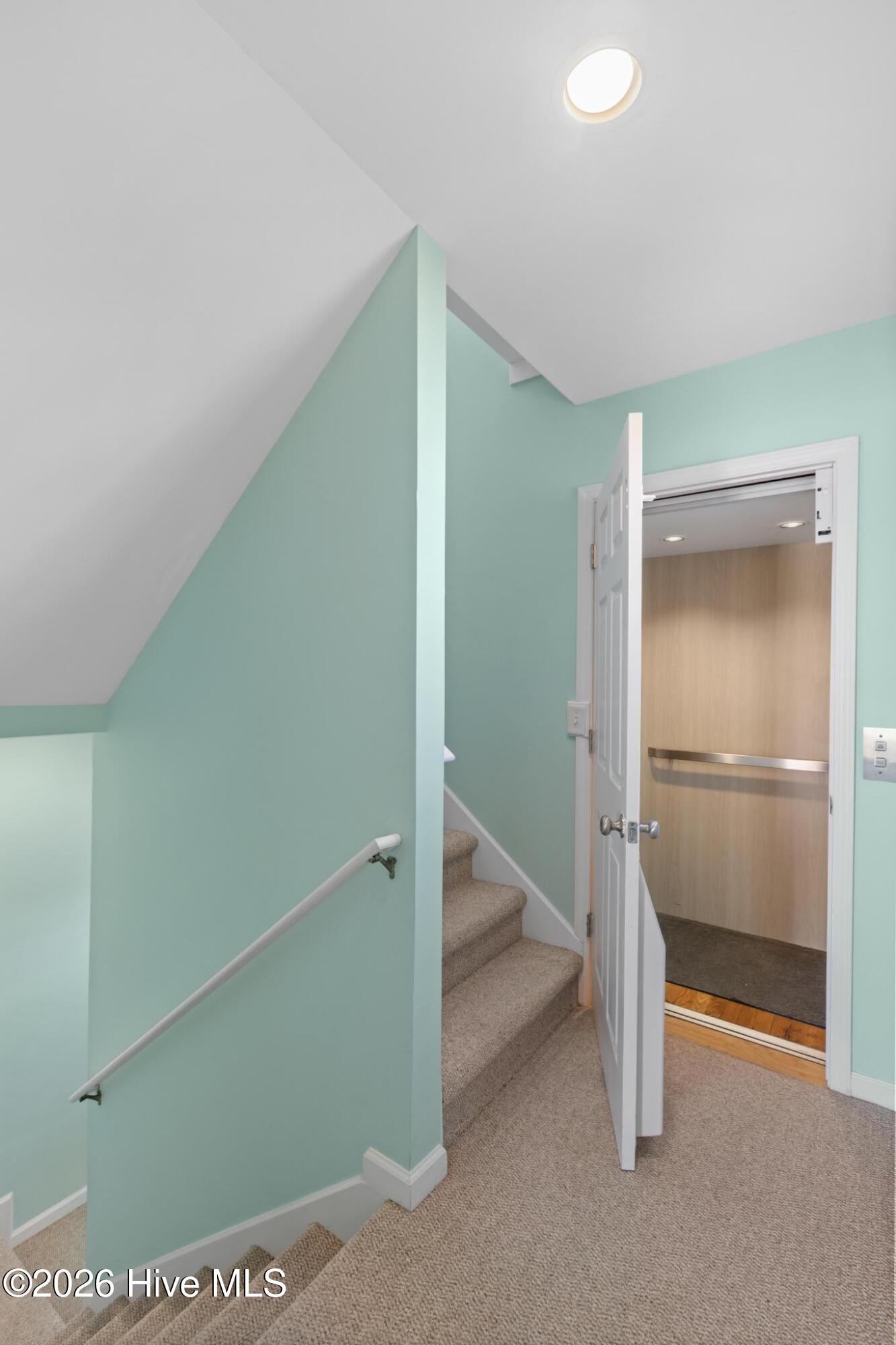 100562265 | Photo 33