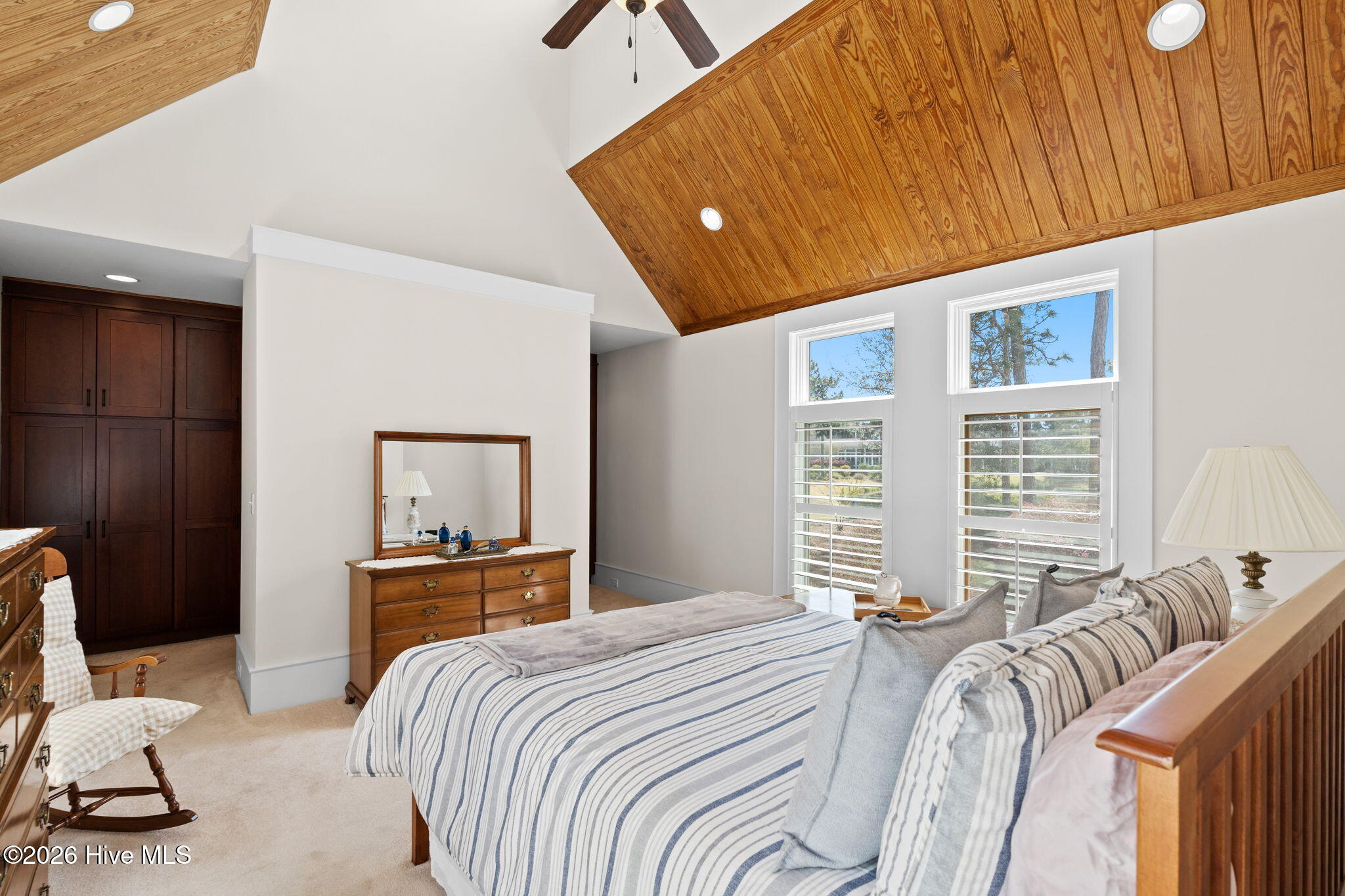 100563236 | Photo 44