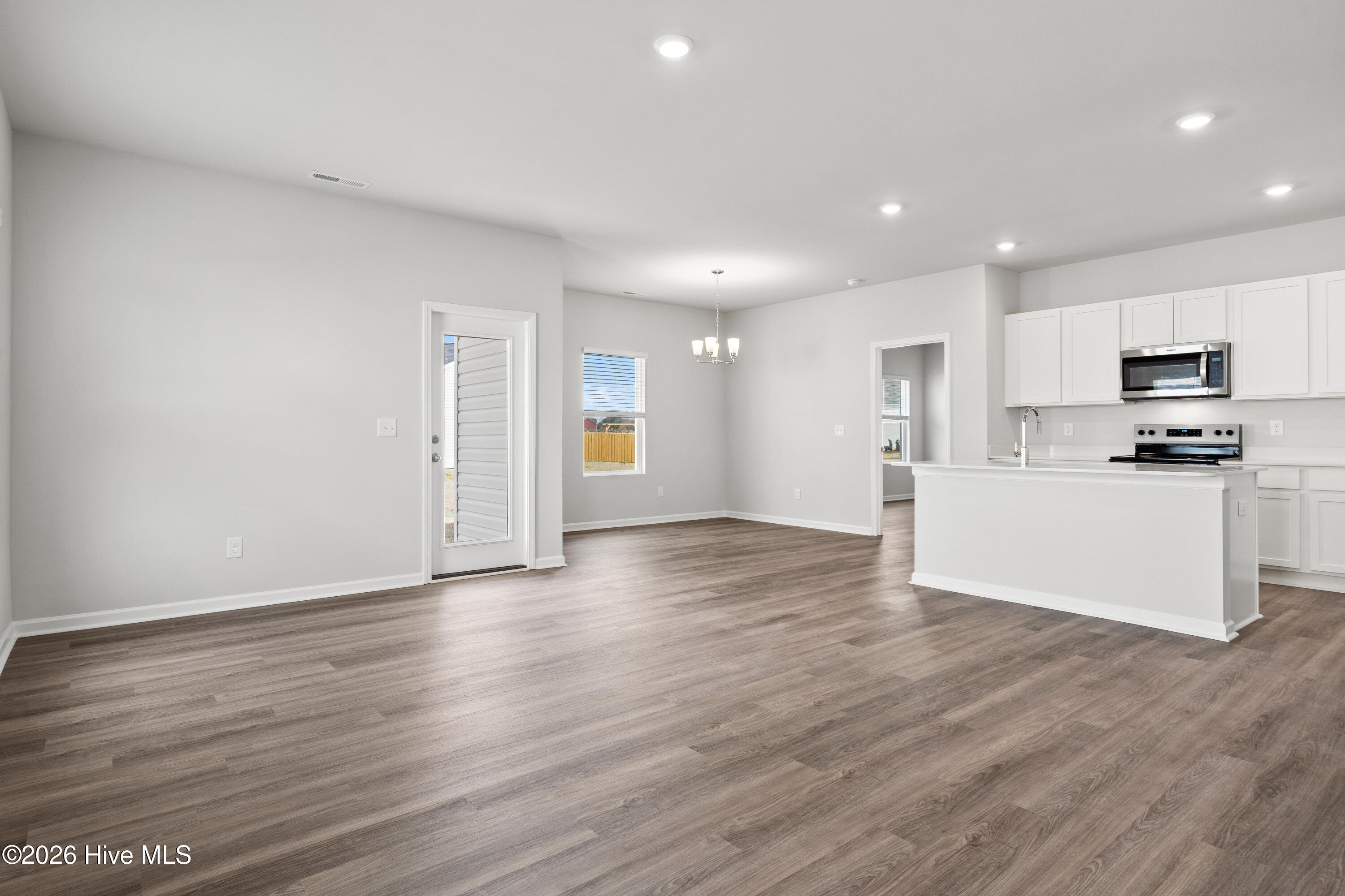 100534400 | Photo 12