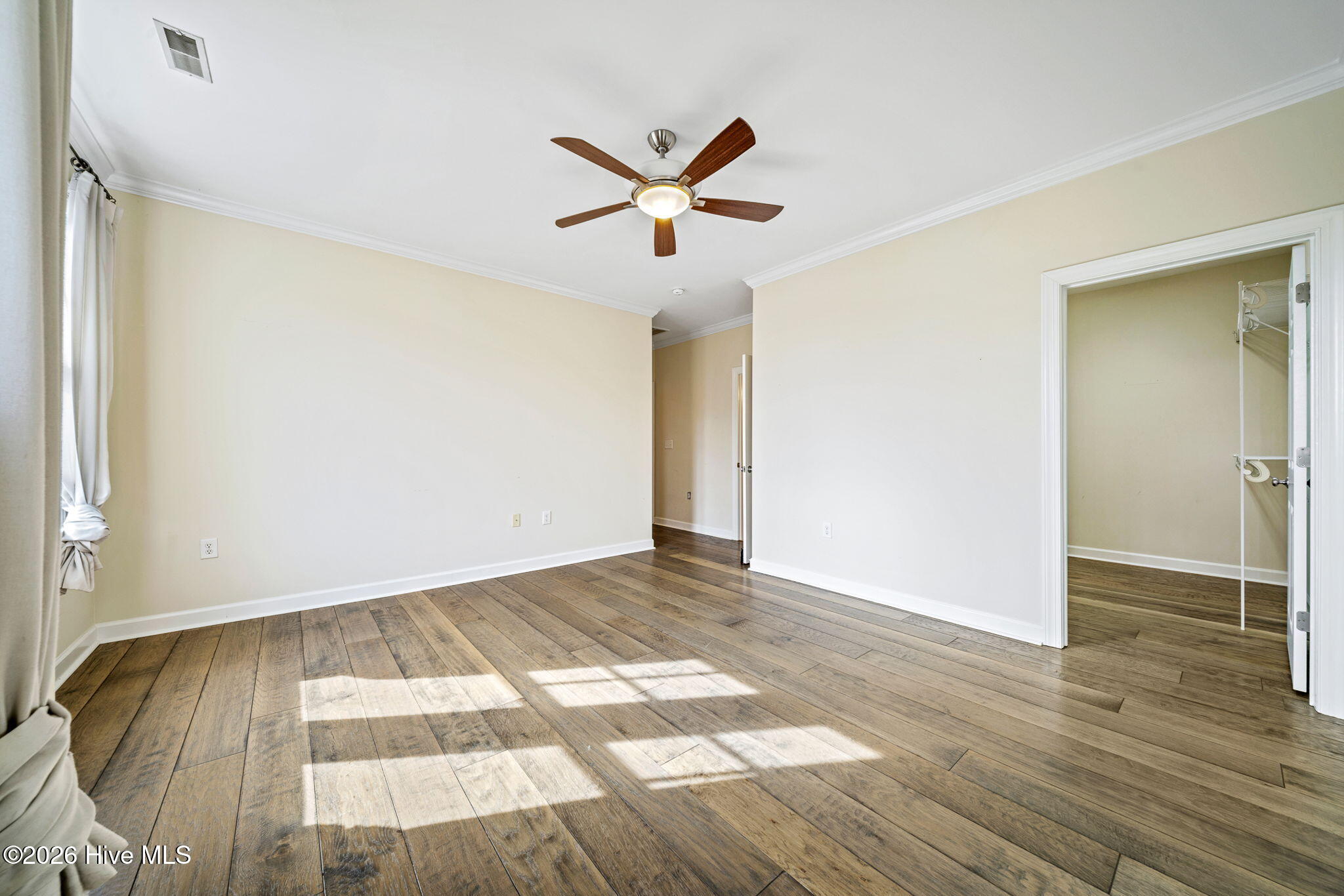 100557806 | Photo 27