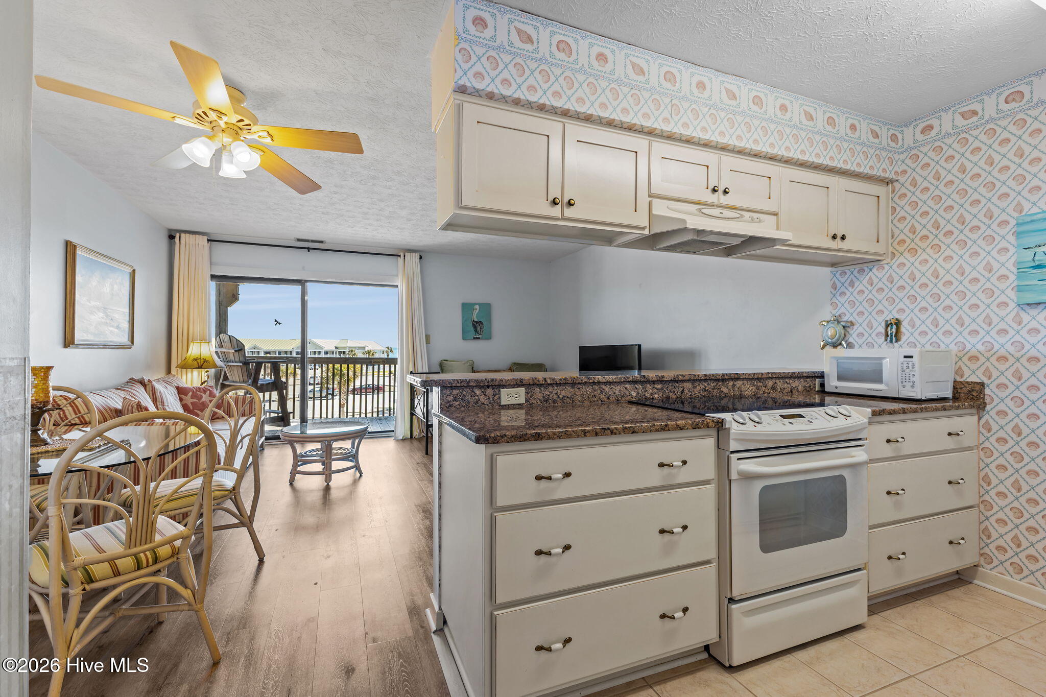 100516051 | Photo 18