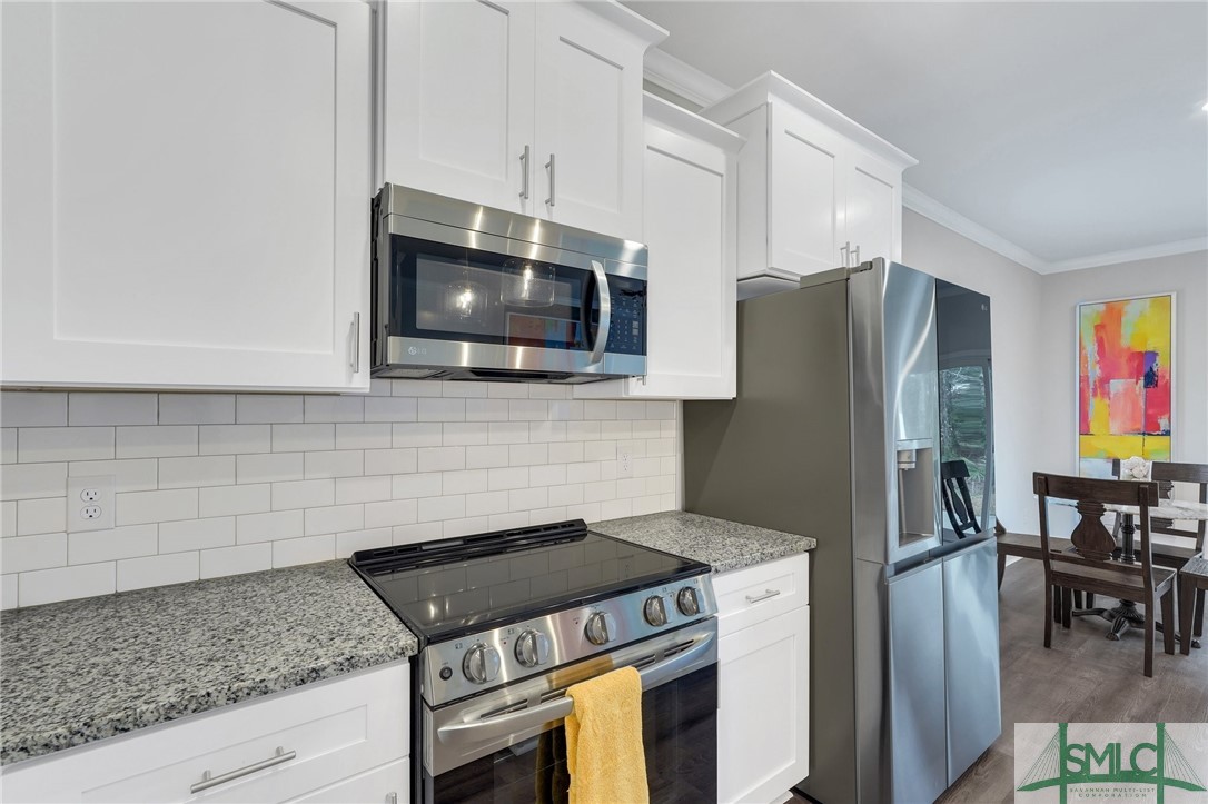 Photo is of another unit and does not represent the design selections in all units.