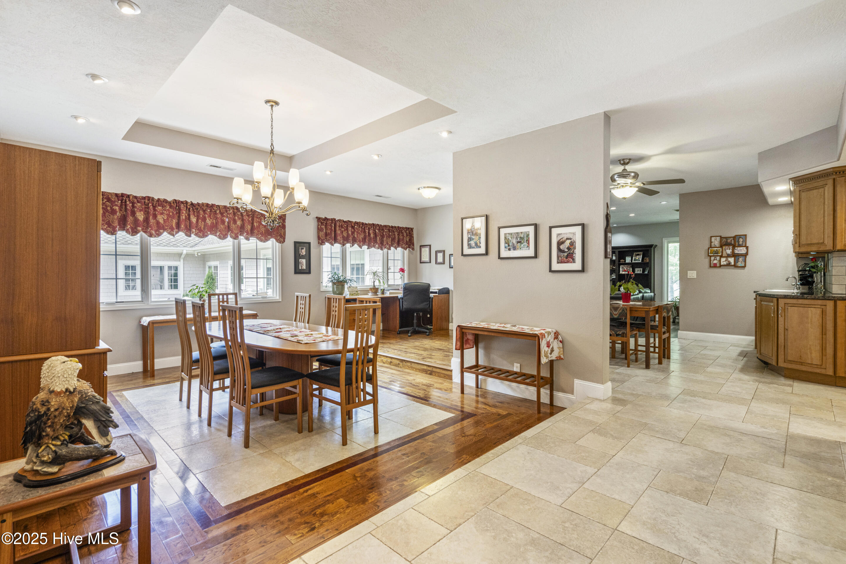 100503346 | Photo 11