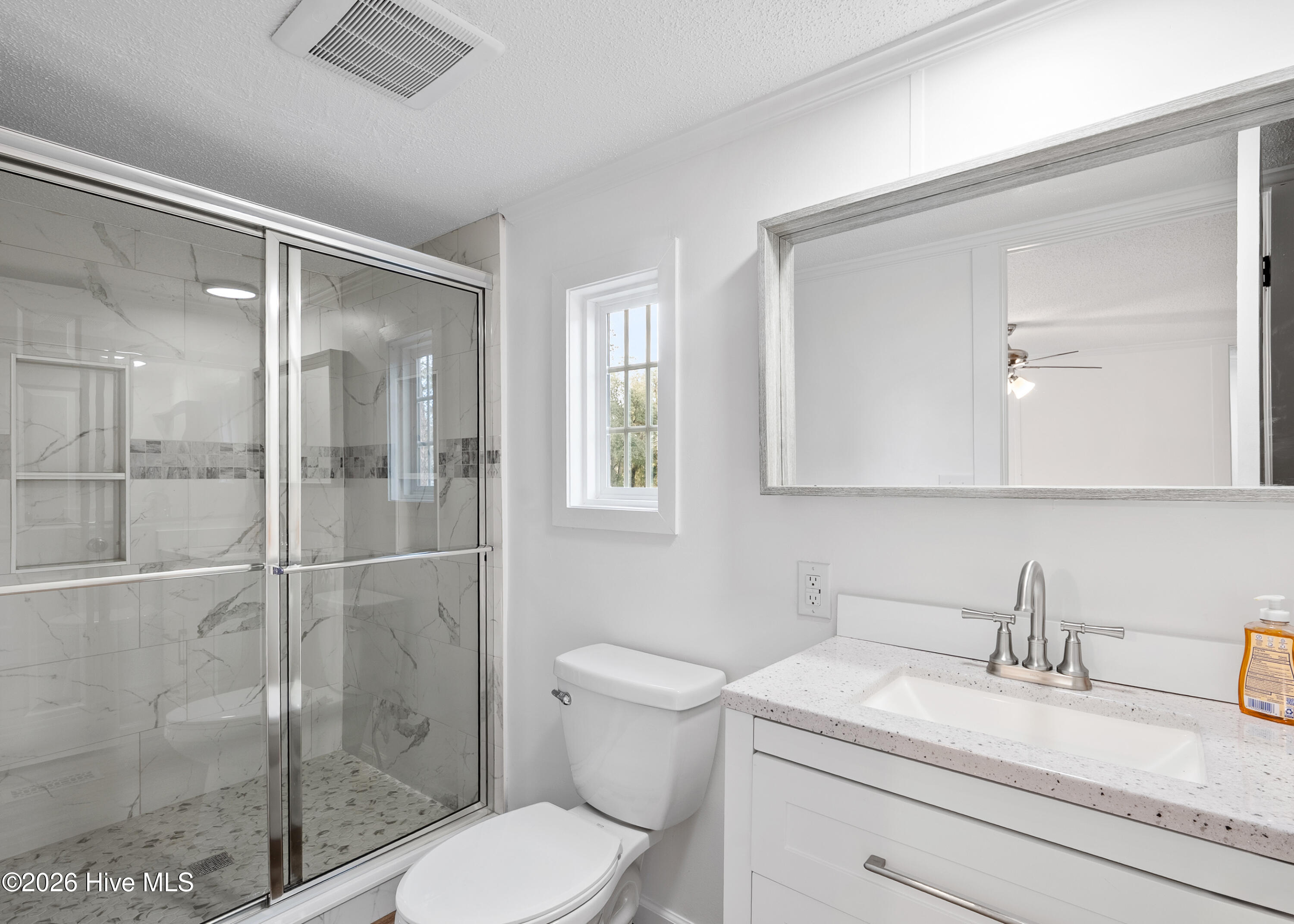 100561099 | Photo 19