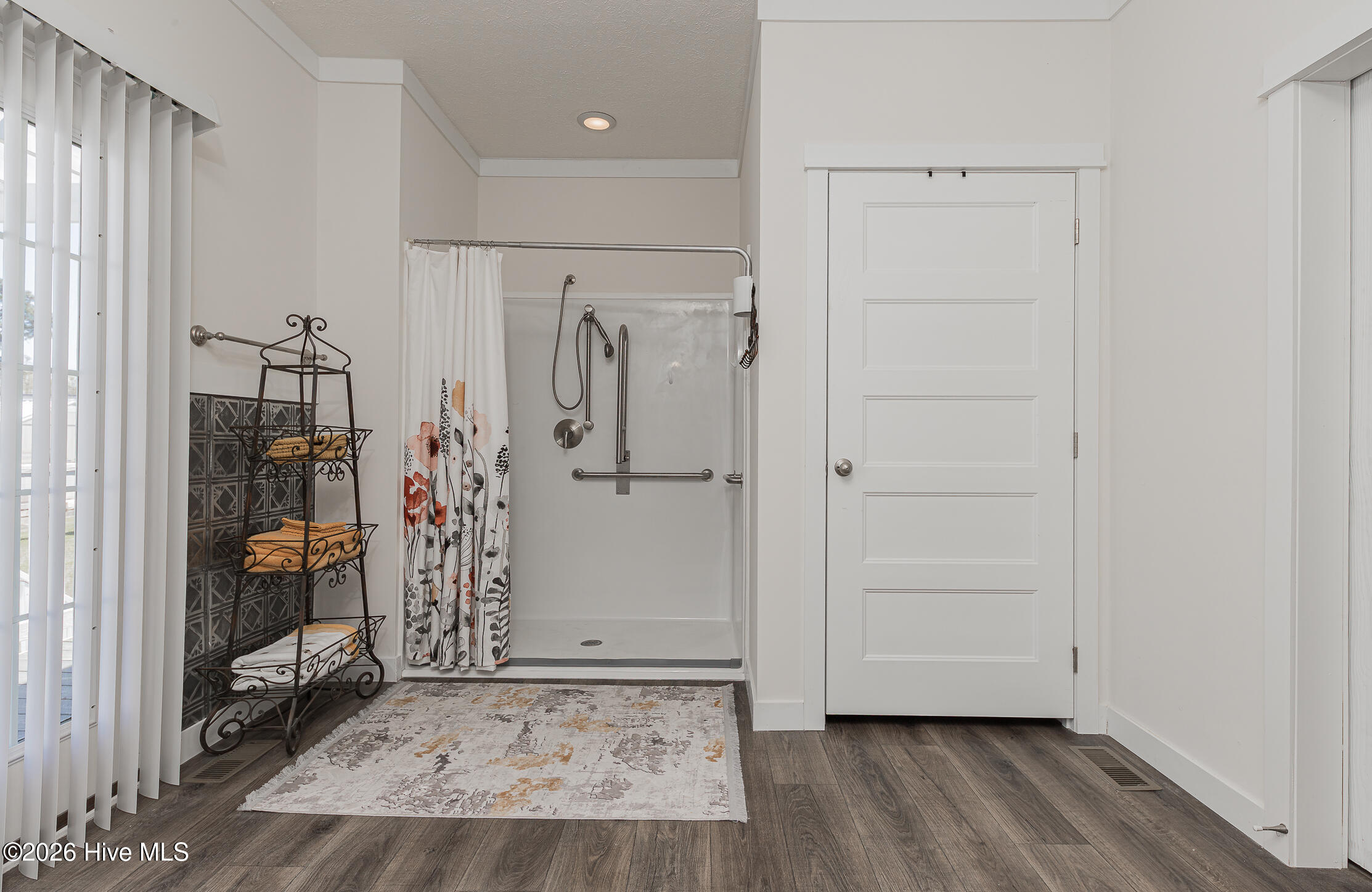 100563969 | Photo 35