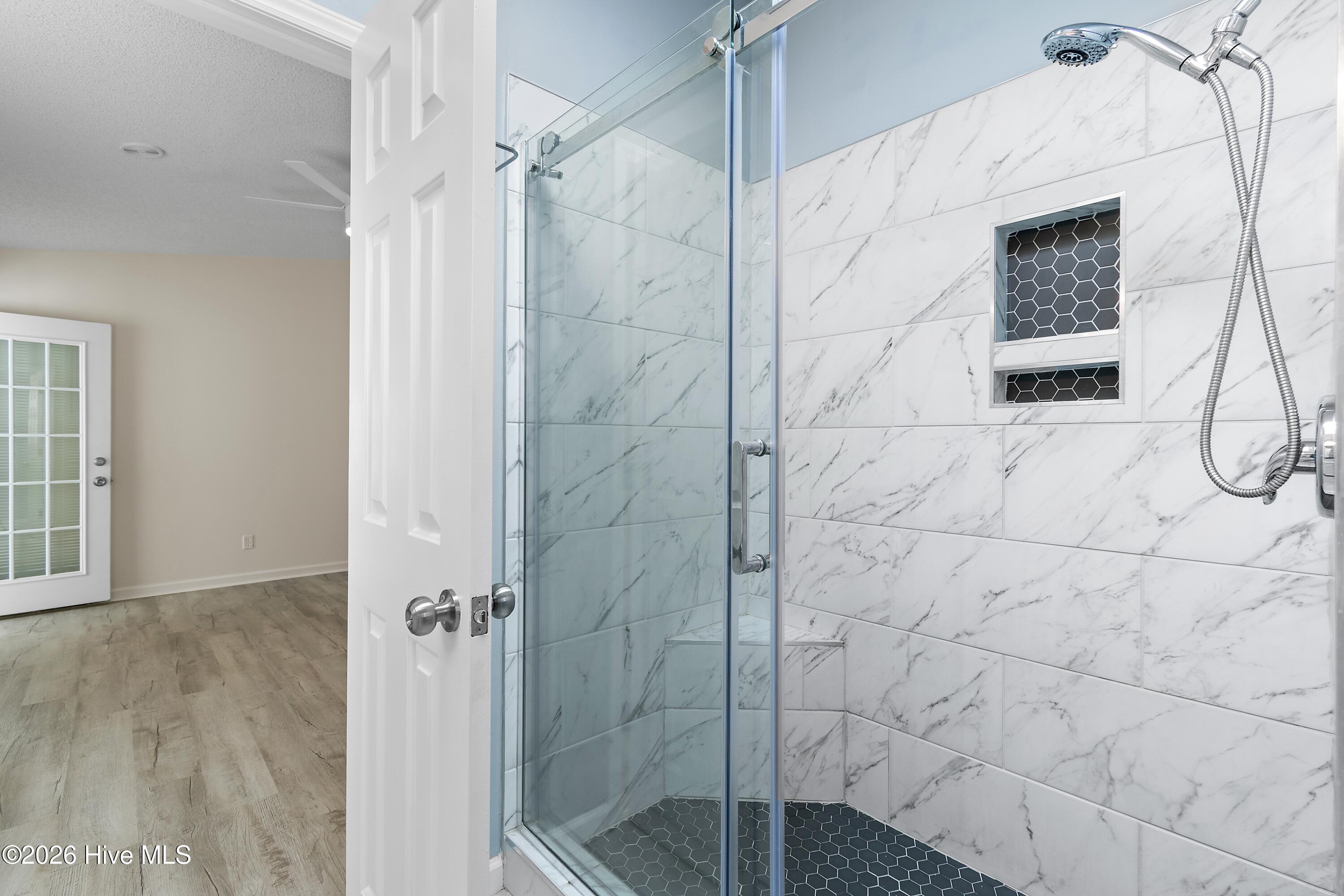 100550684 | Photo 21