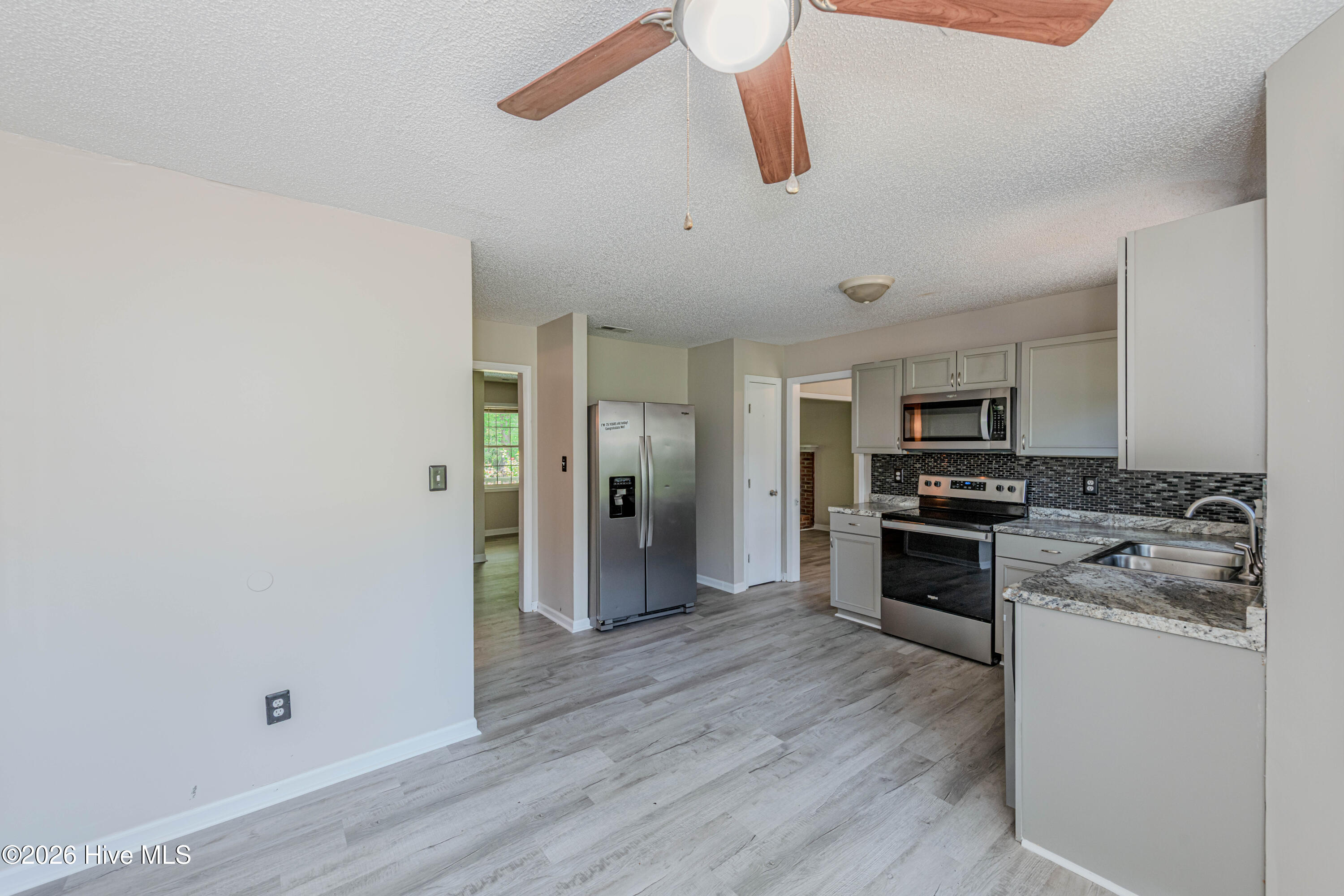 100568422 | Photo 14