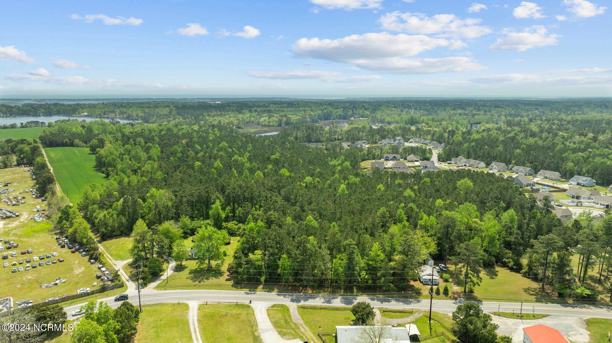 517 Queens Creek Road, Hubert, NC, 28539