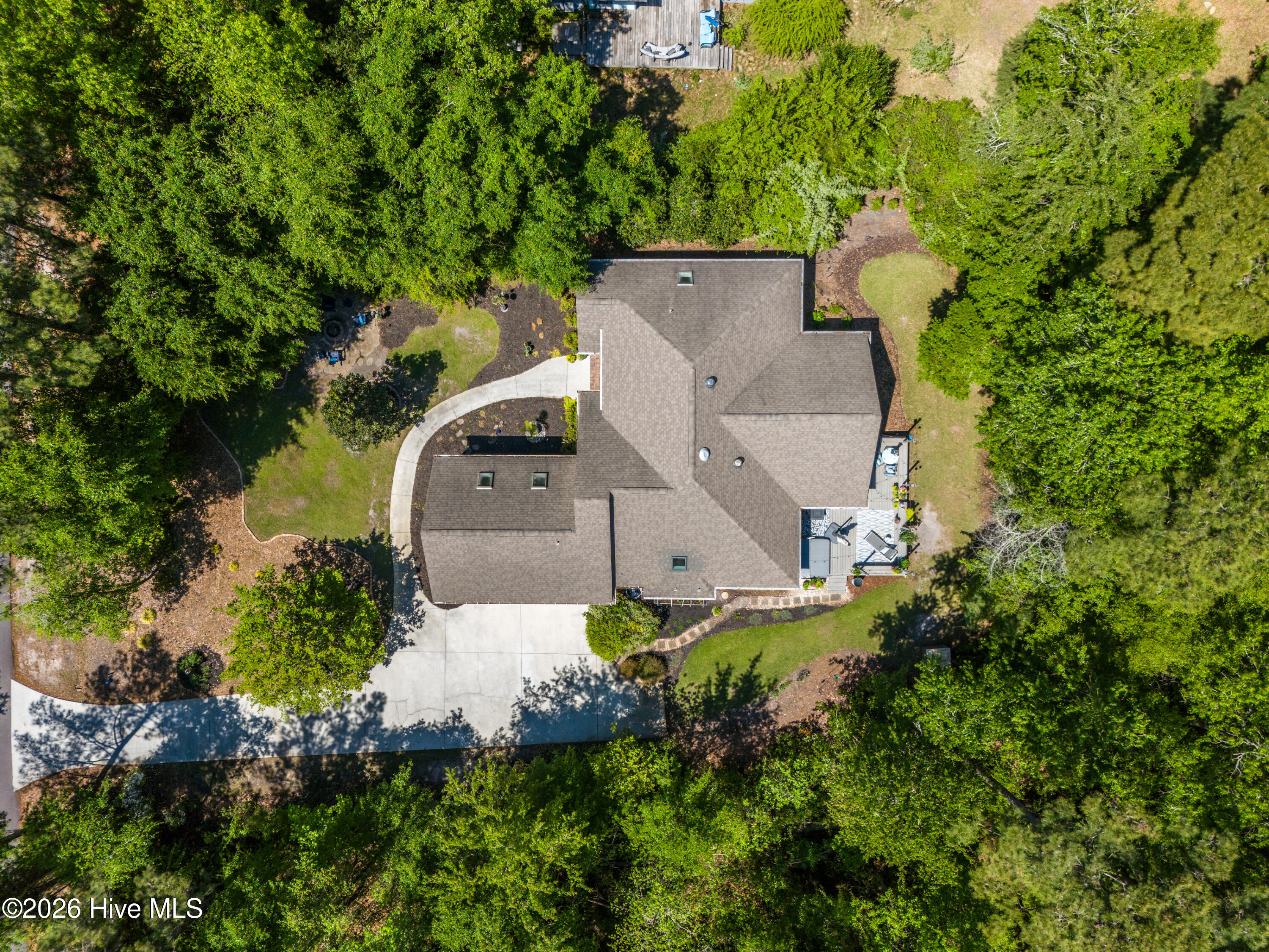 100570699 | Photo 51