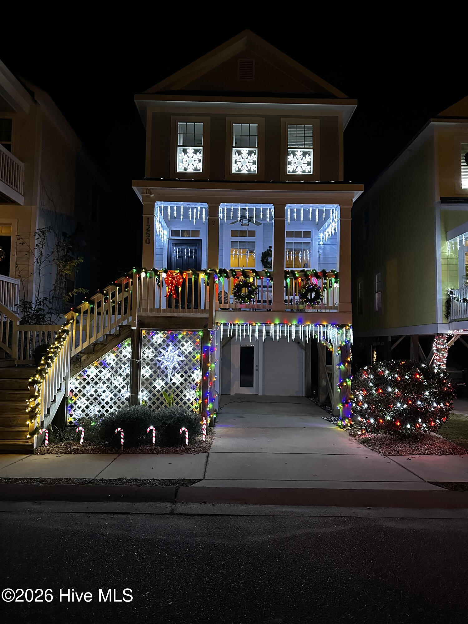 100550866 | Photo 40