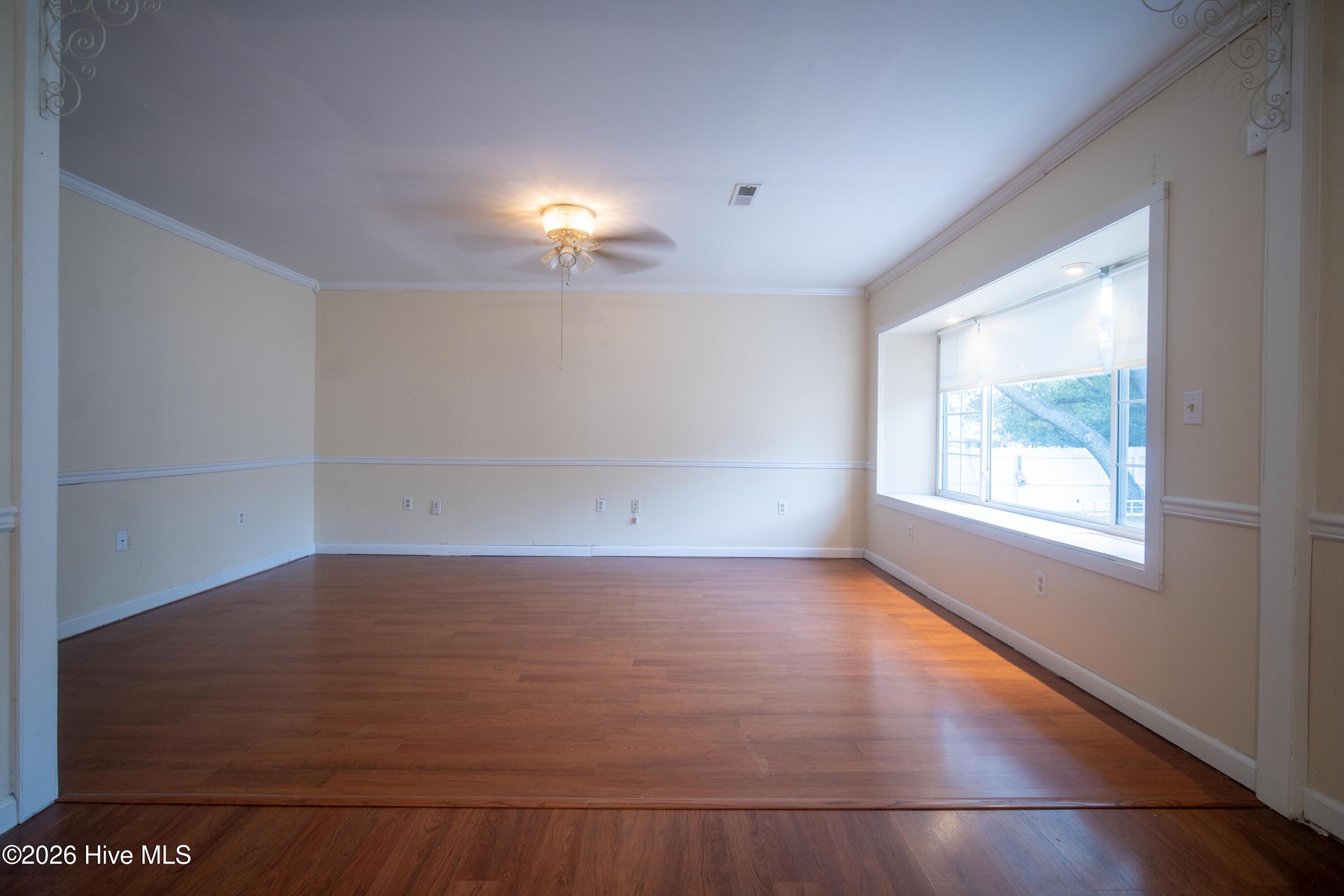 100557302 | Photo 10