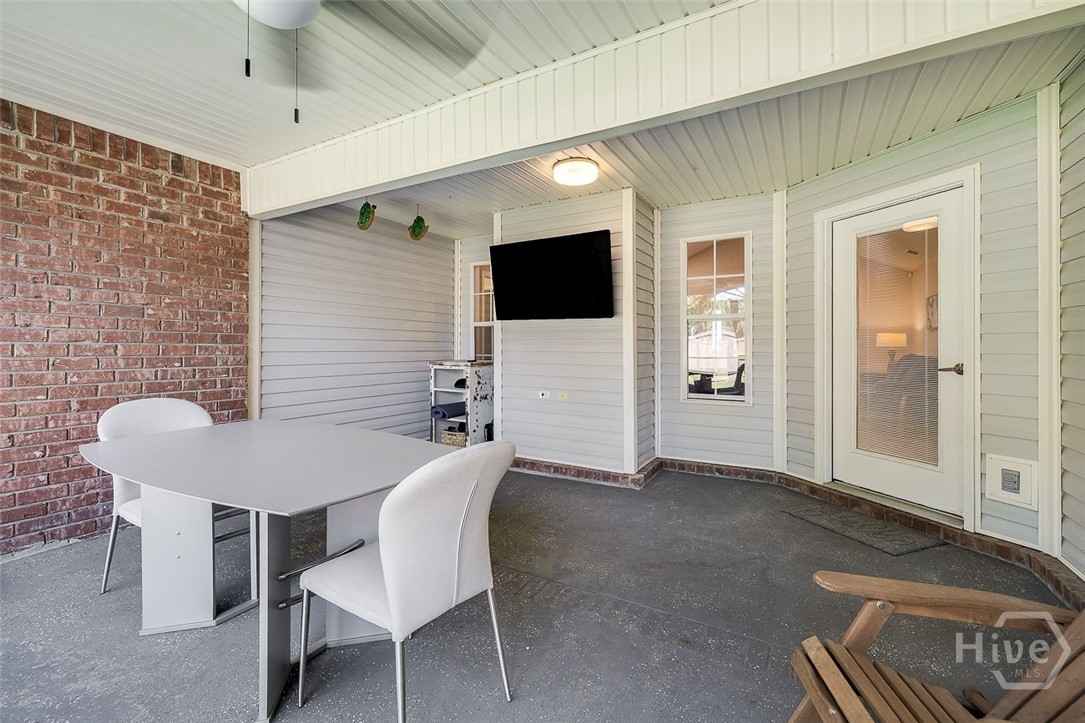 SCREEN PORCH