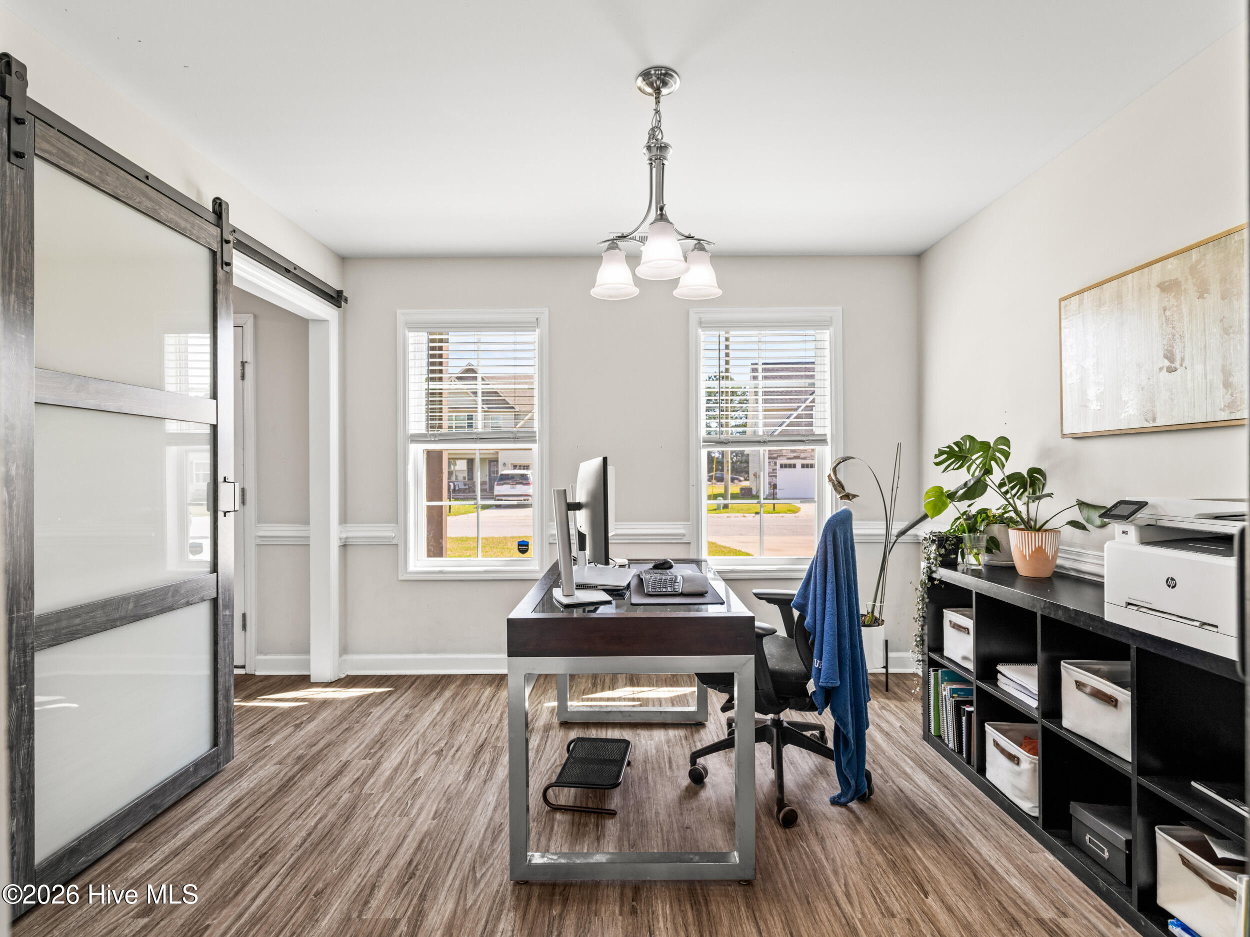 100565211 | Photo 28