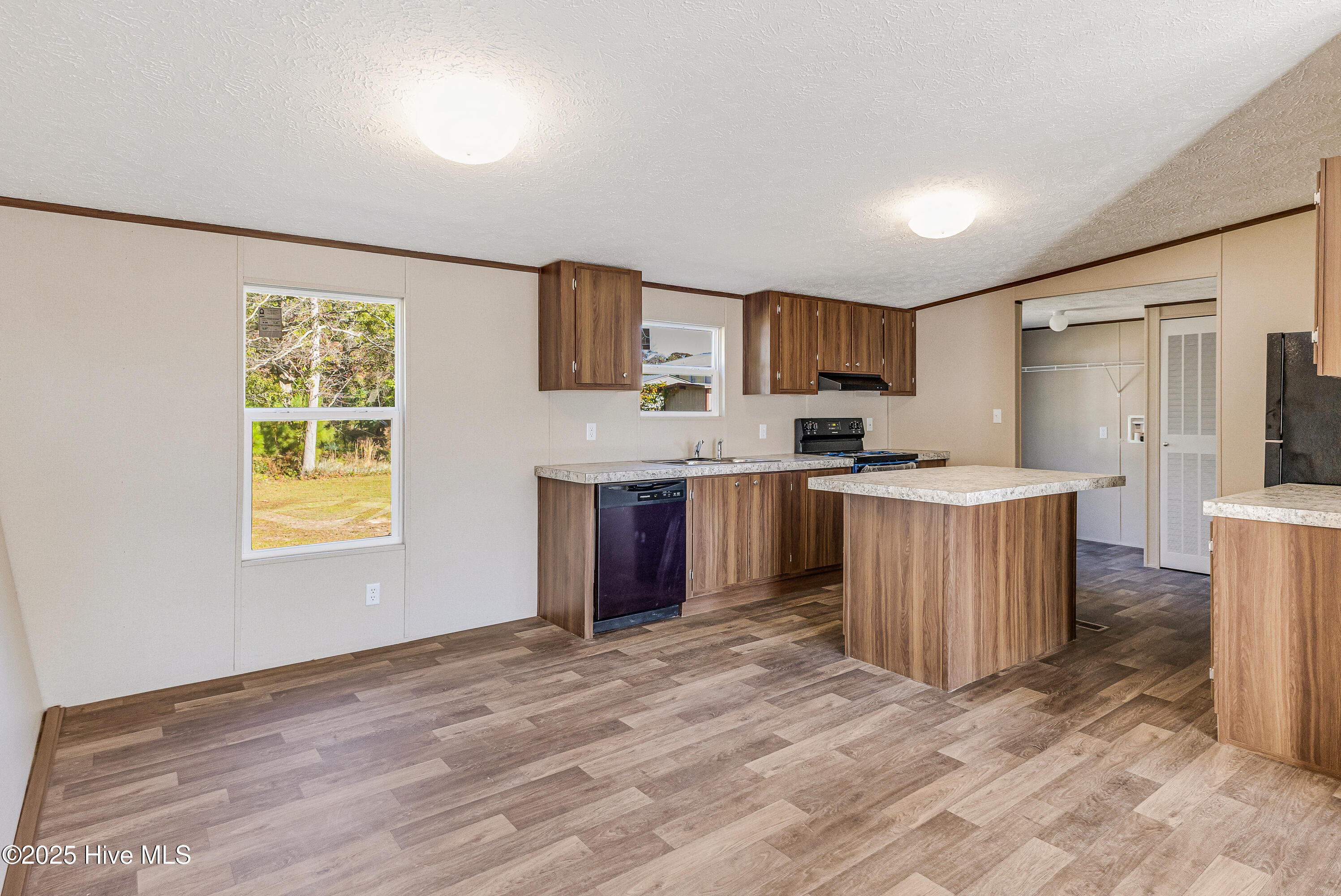 100541007 | Photo 10