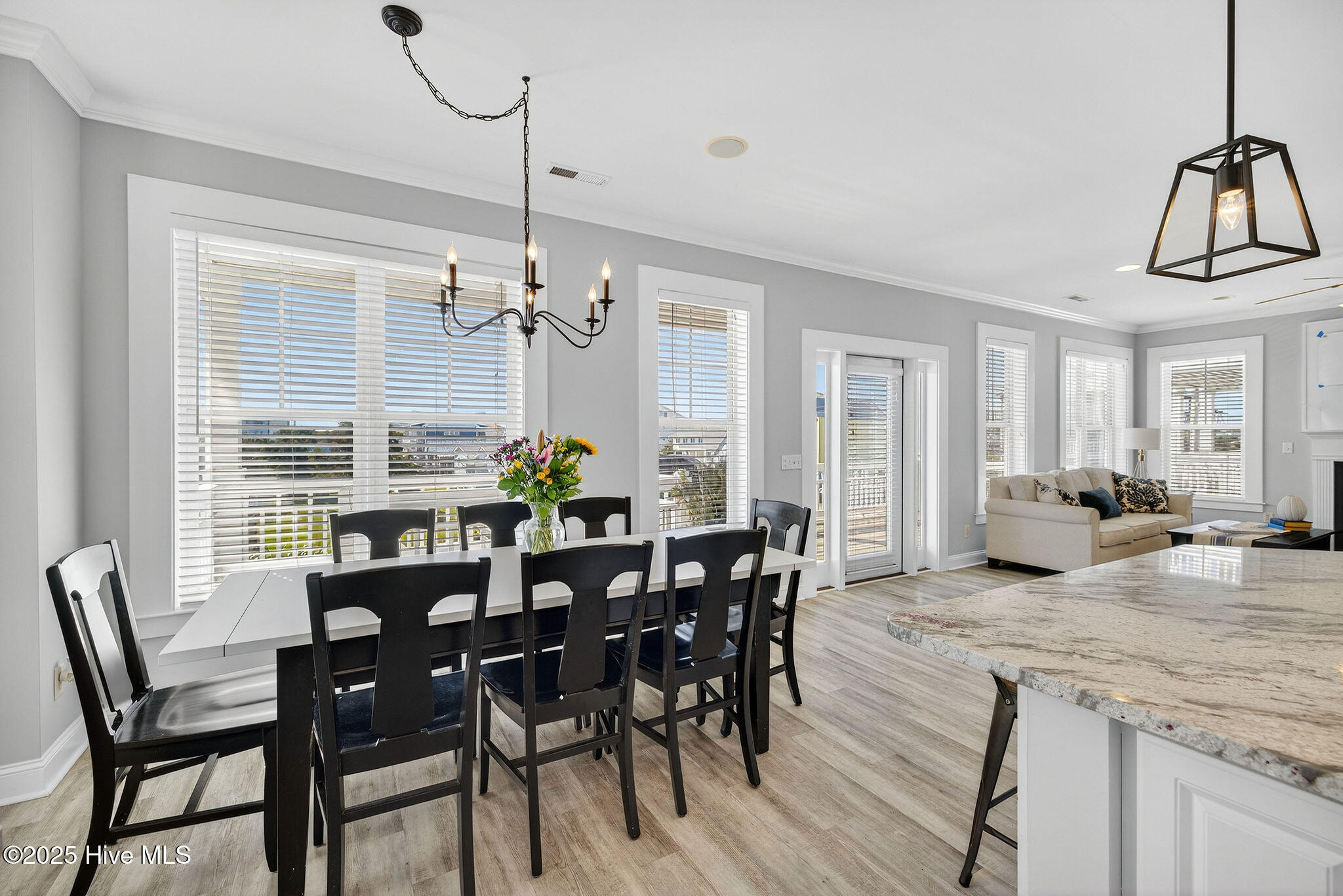 100522563 | Photo 54