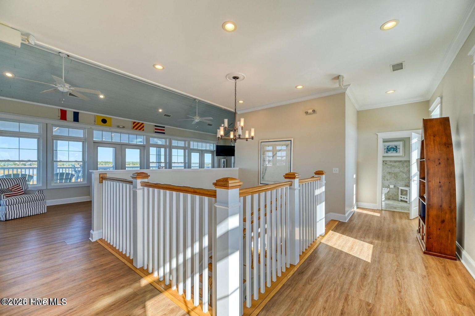 100559517 | Photo 25