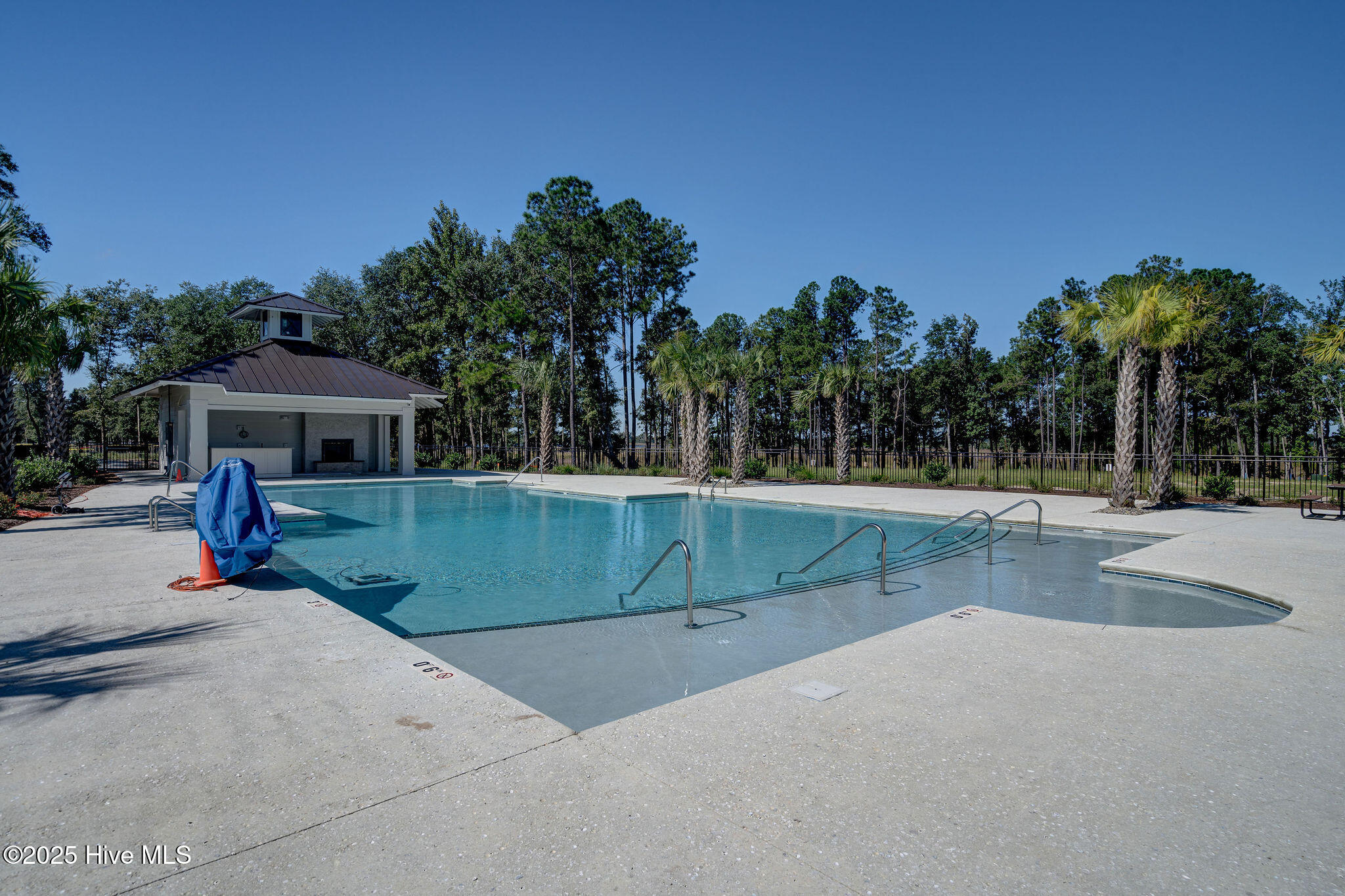 100488760 | Photo 26