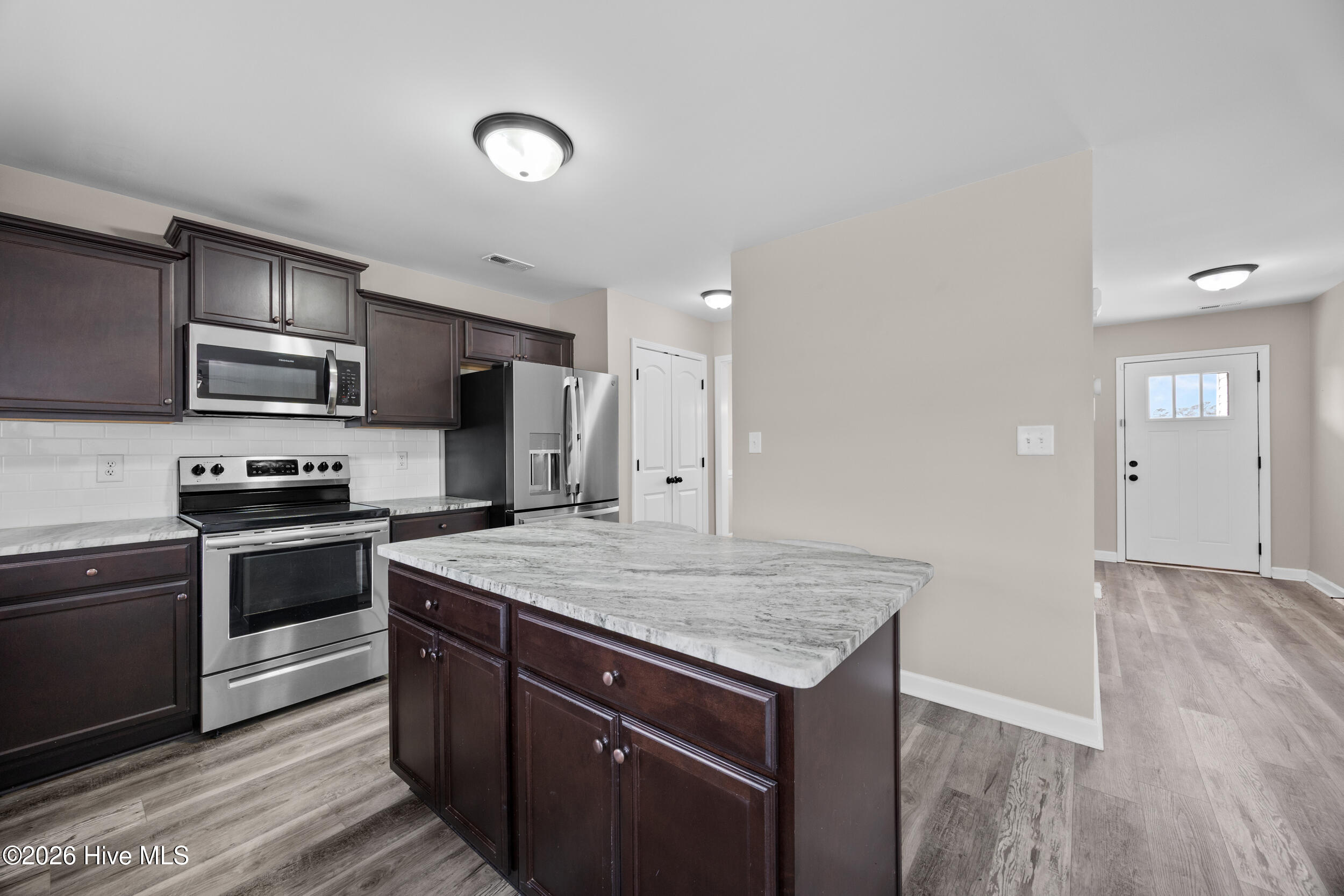 100556419 | Photo 16