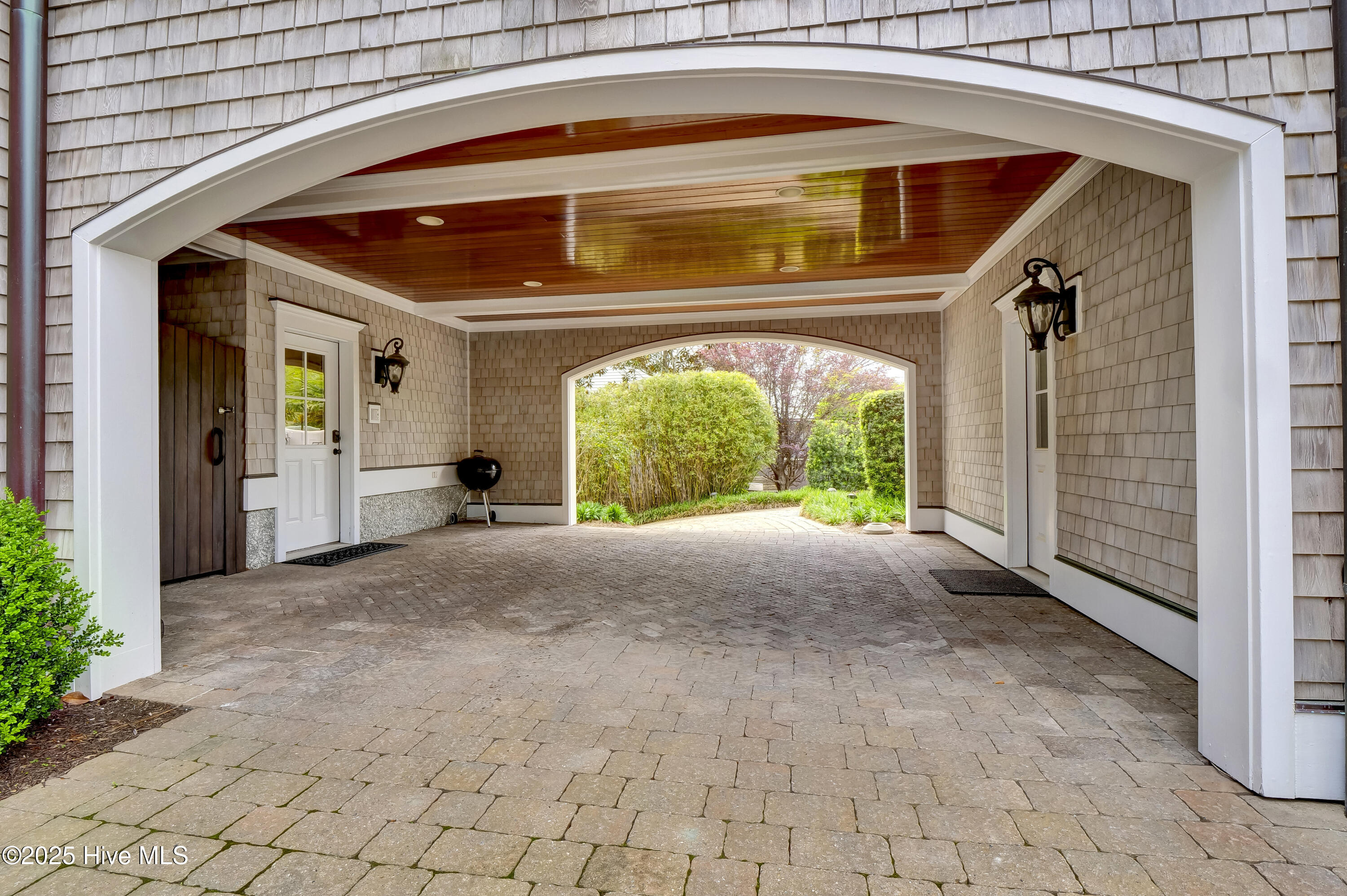 100504113 | Photo 56