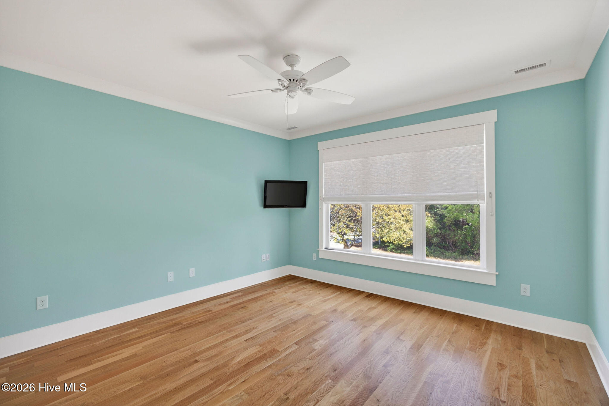 100548622 | Photo 34