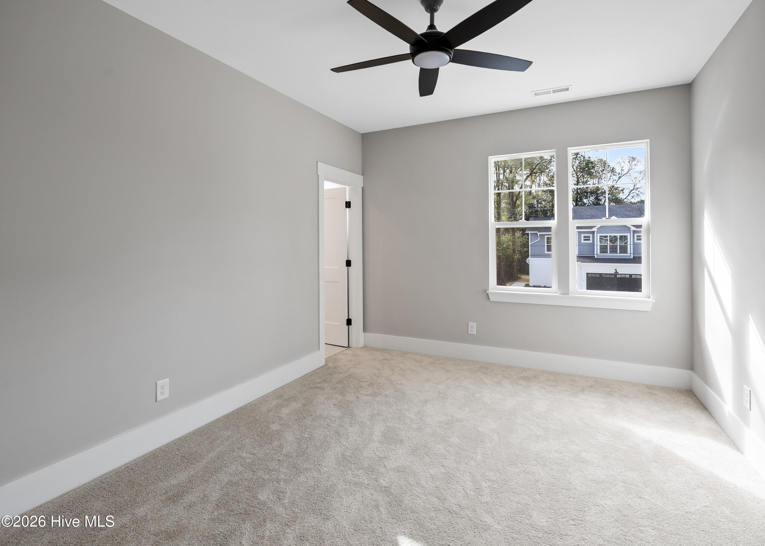 100553267 | Photo 25