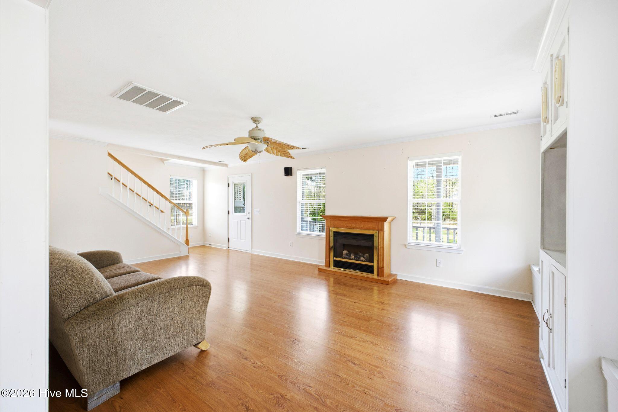 100564329 | Photo 10