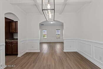 100548839 | Photo 15