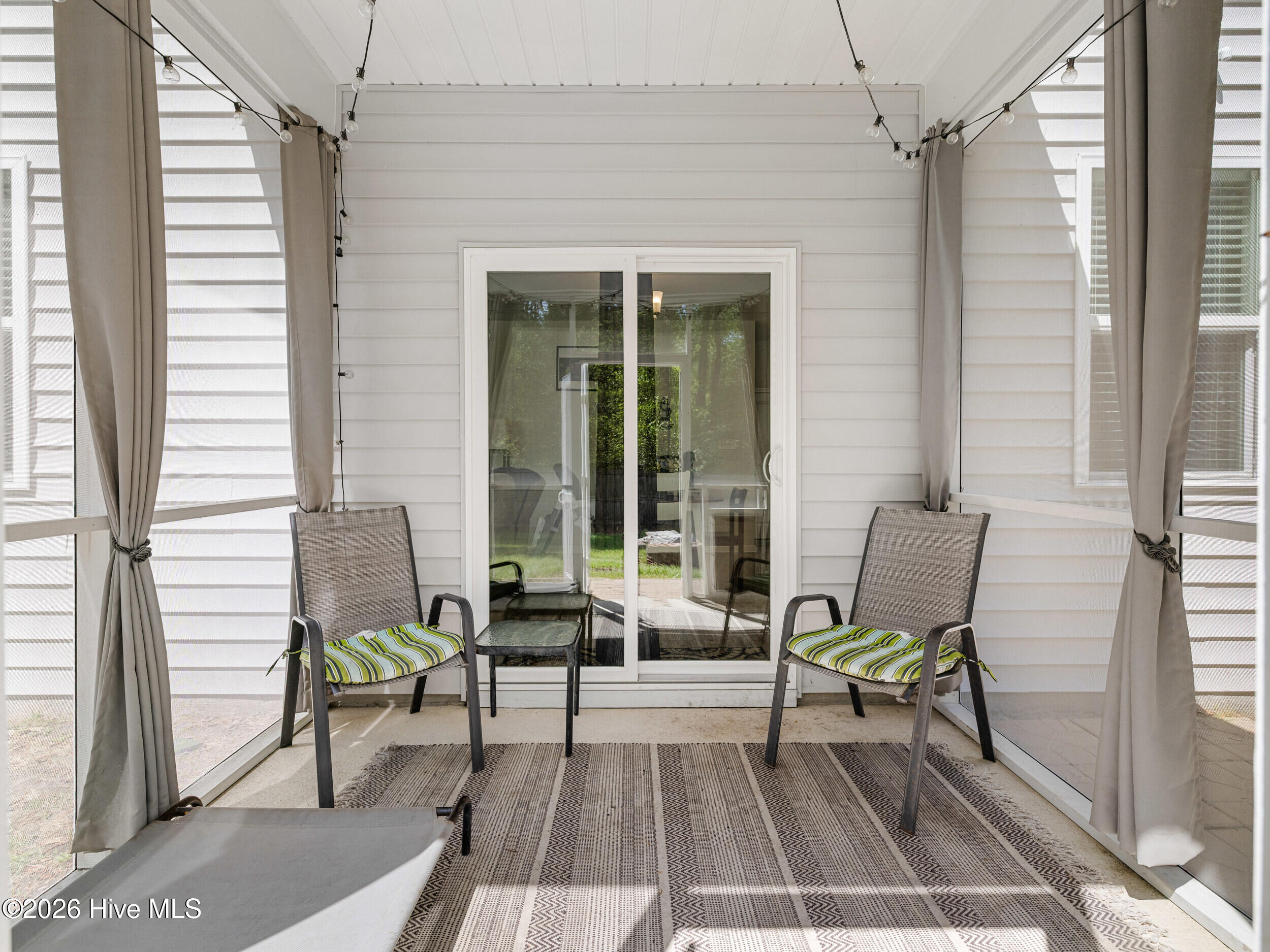 100567072 | Photo 45