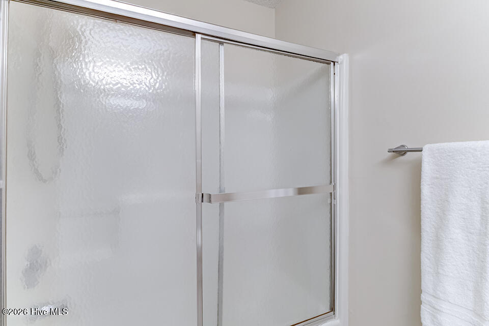 100565987 | Photo 30