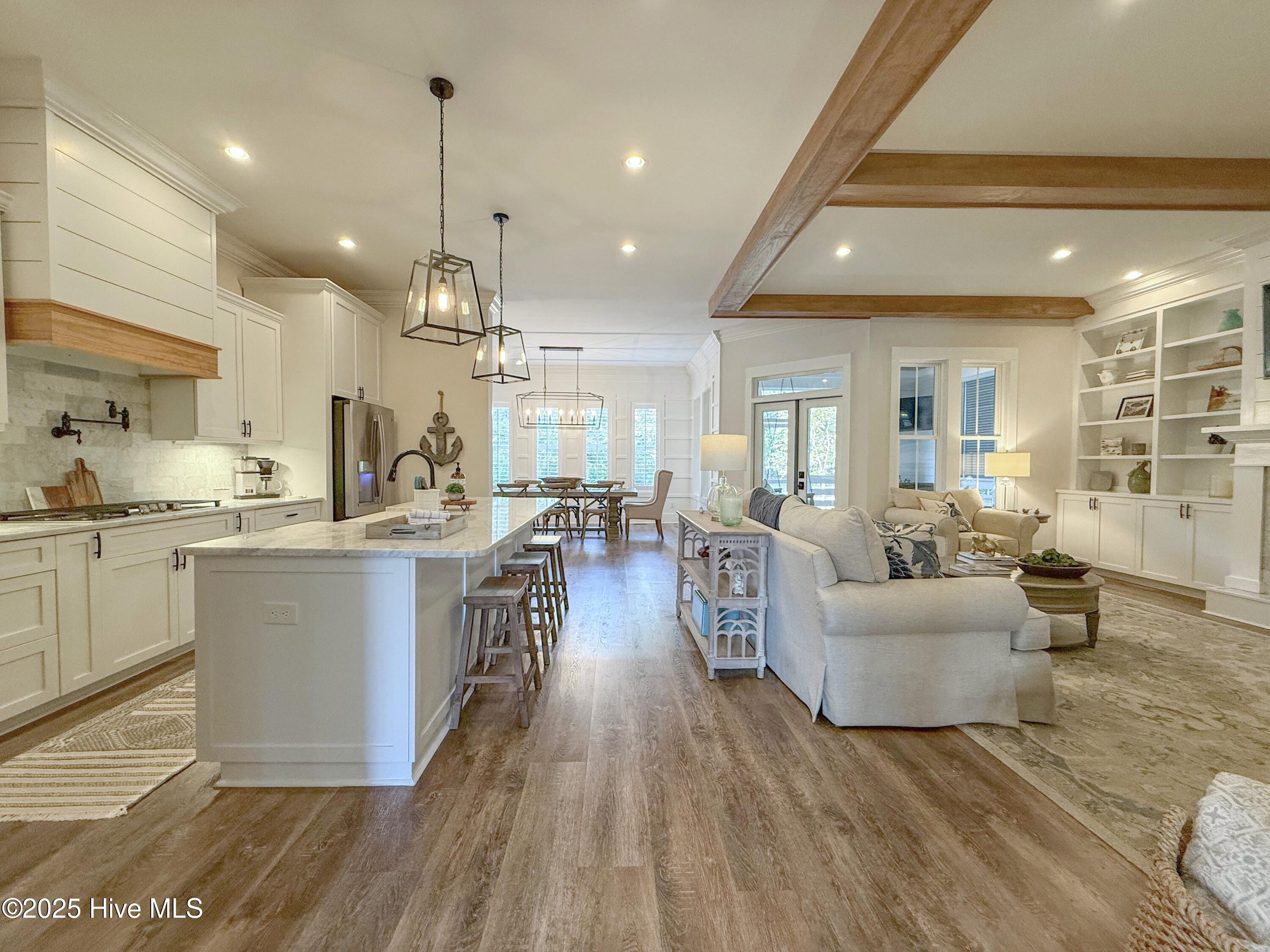 100556308 | Photo 12