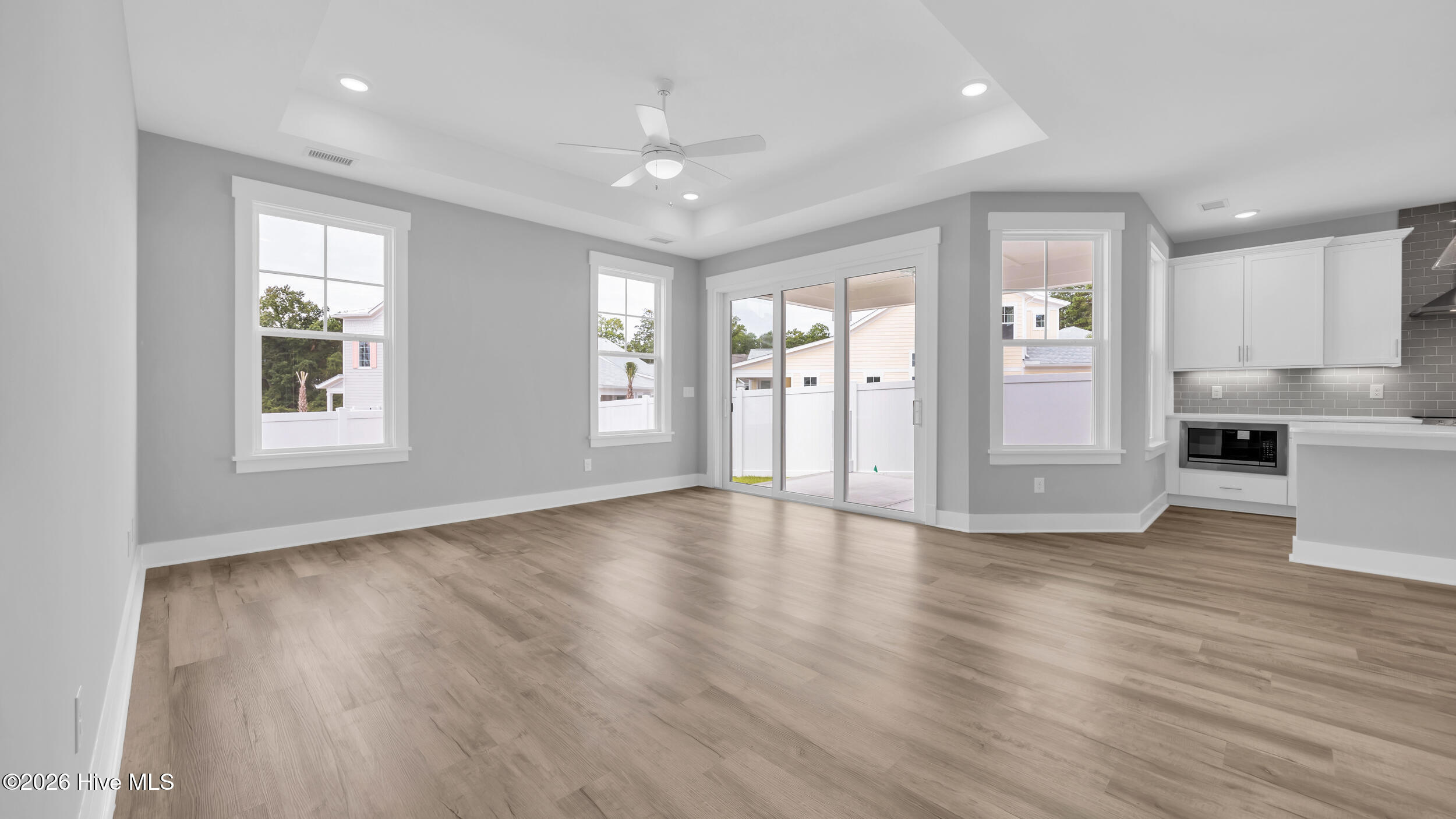 100549844 | Photo 14