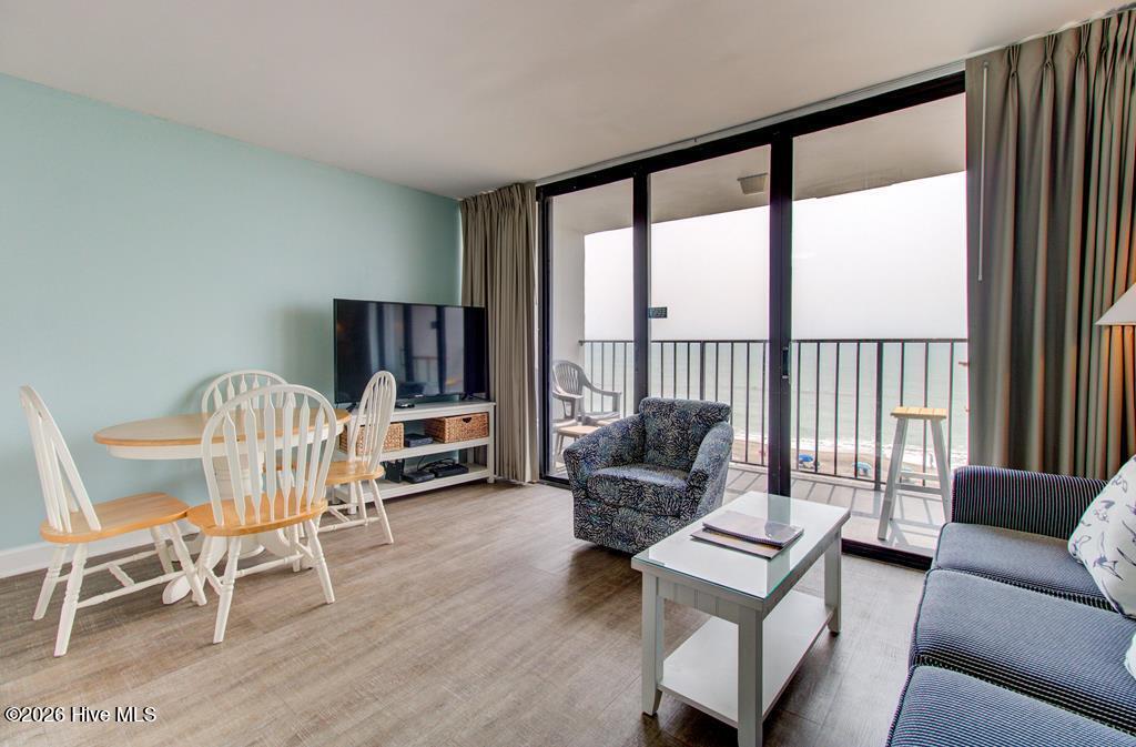 100552716 | Photo 10