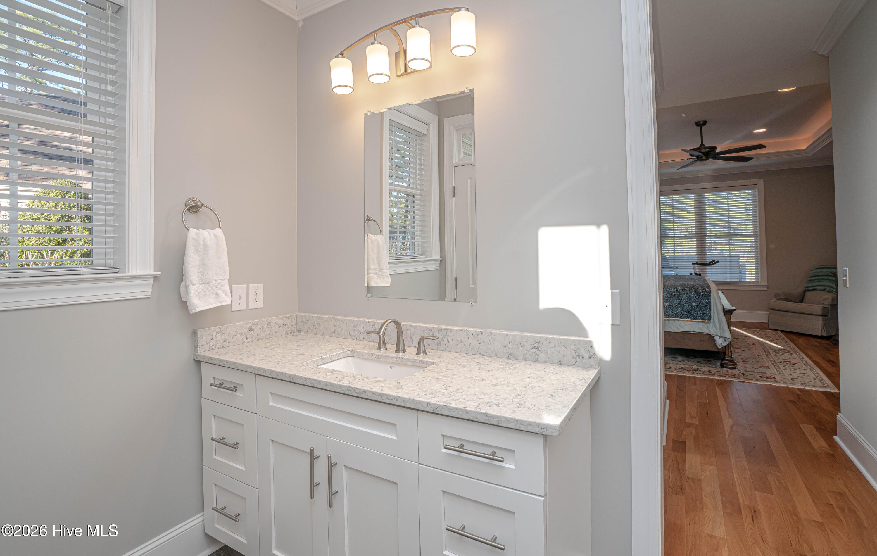 100550389 | Photo 44