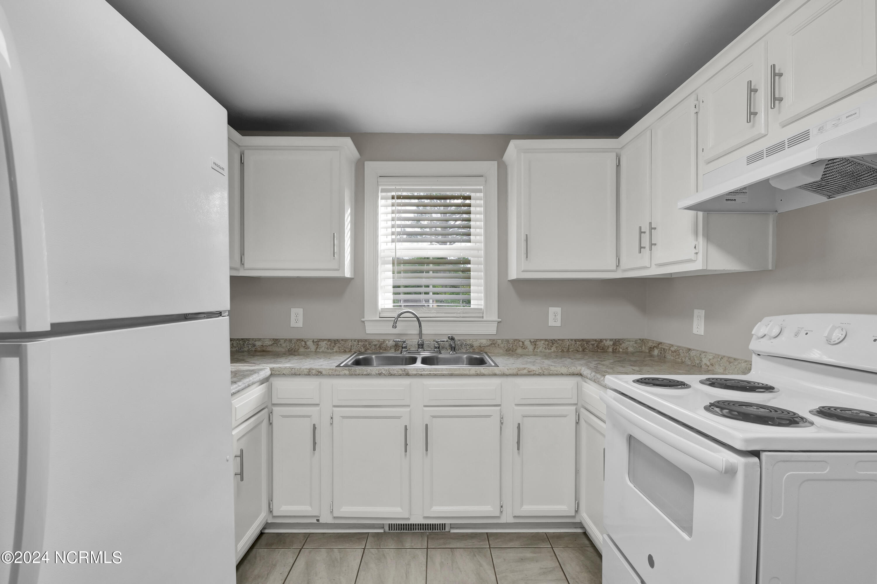 100501842 | Photo 12