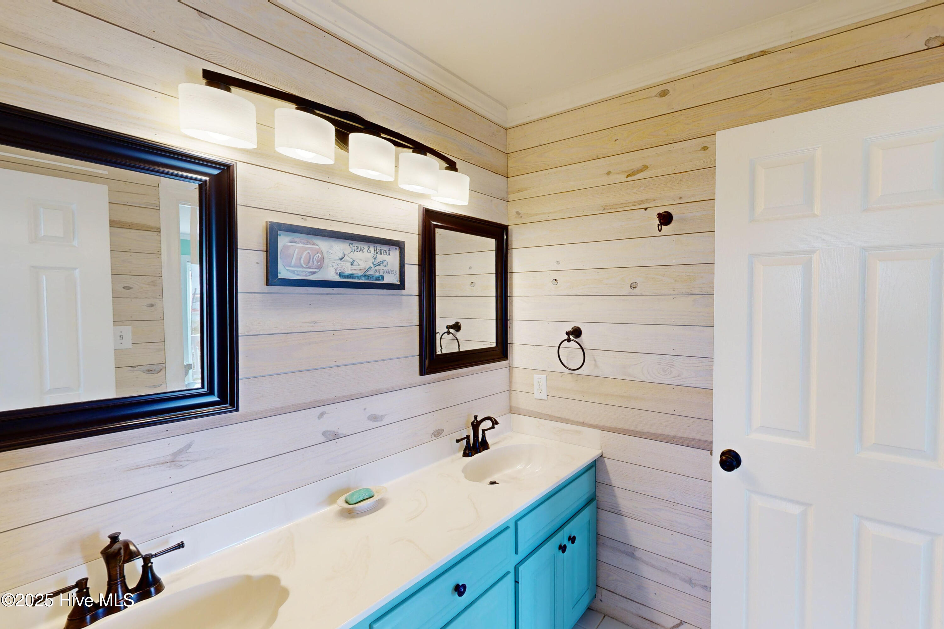 100510837 | Photo 49