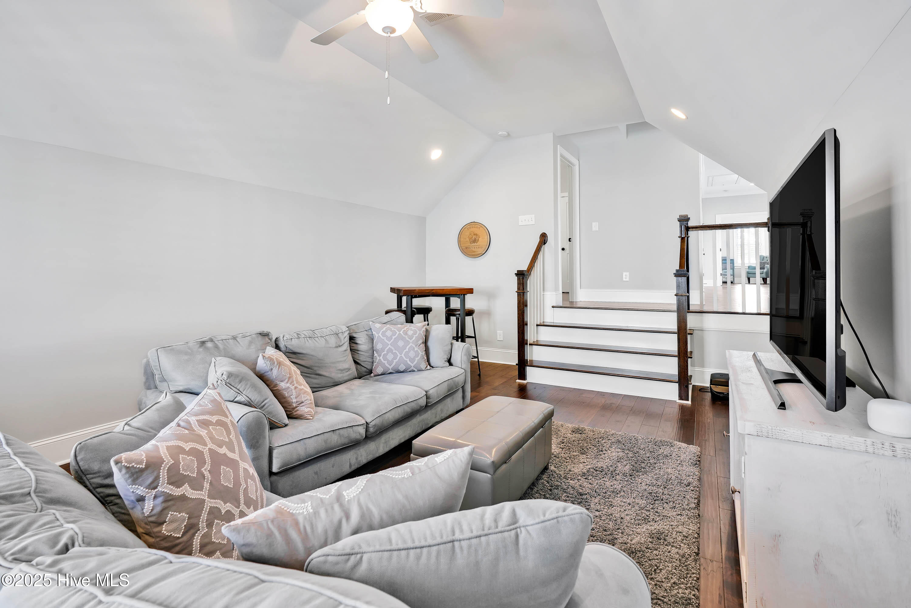 100552715 | Photo 36