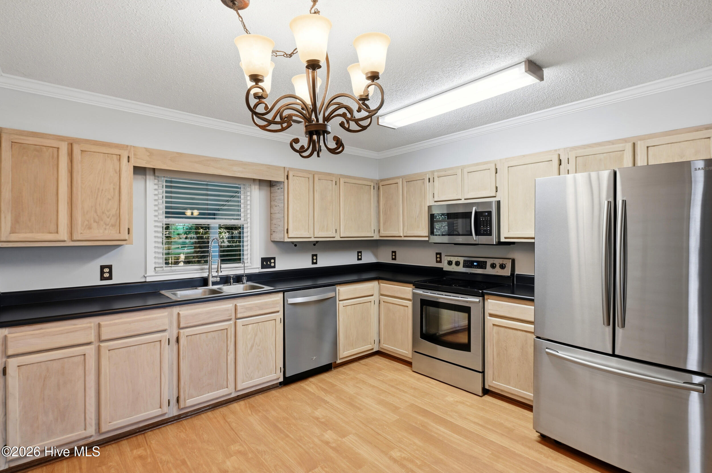 100562440 | Photo 16