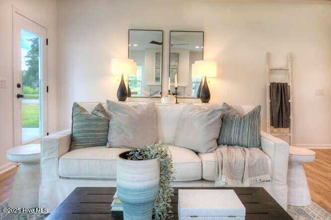 100527327 | Photo 17