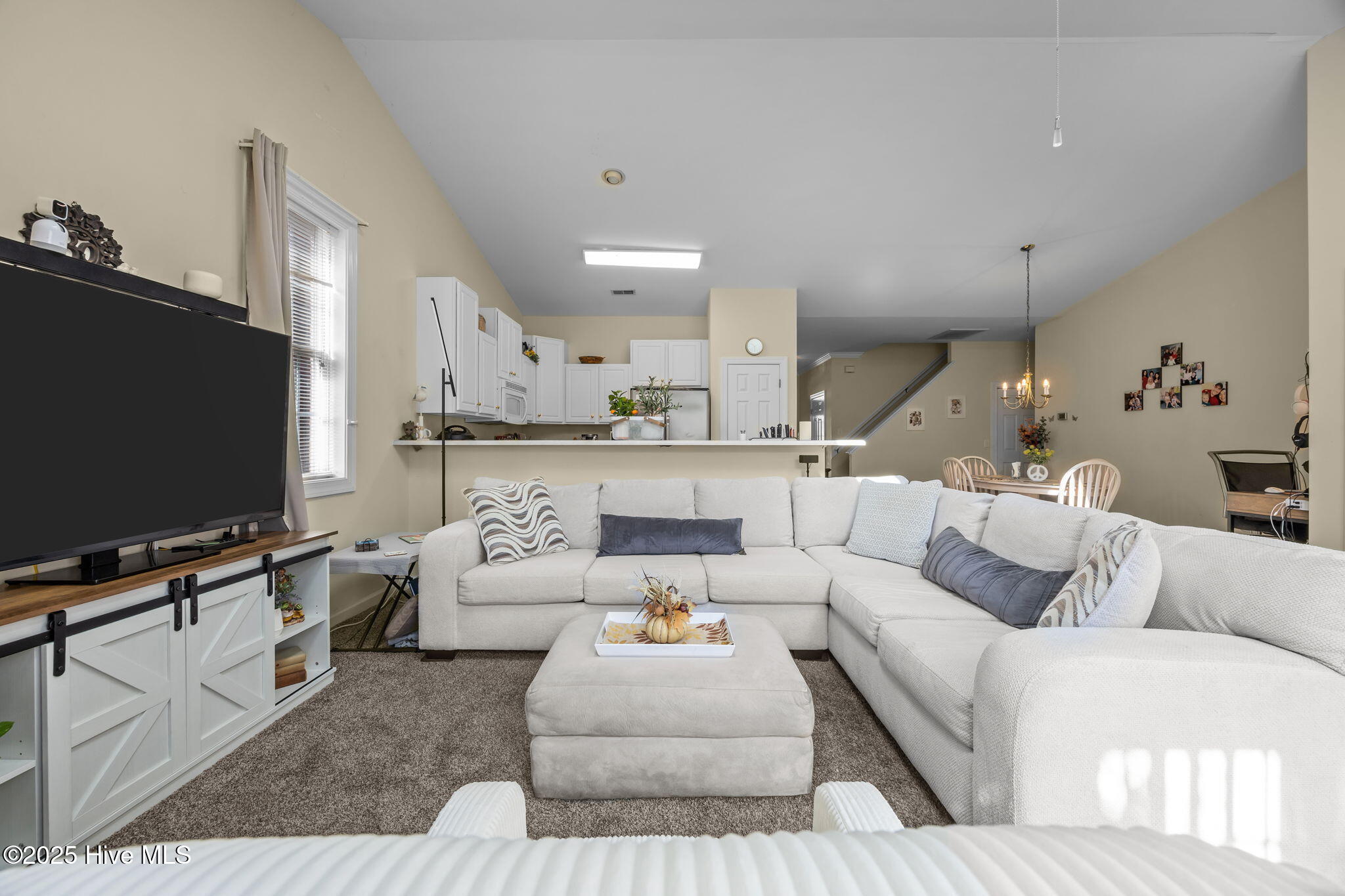 100532980 | Photo 18