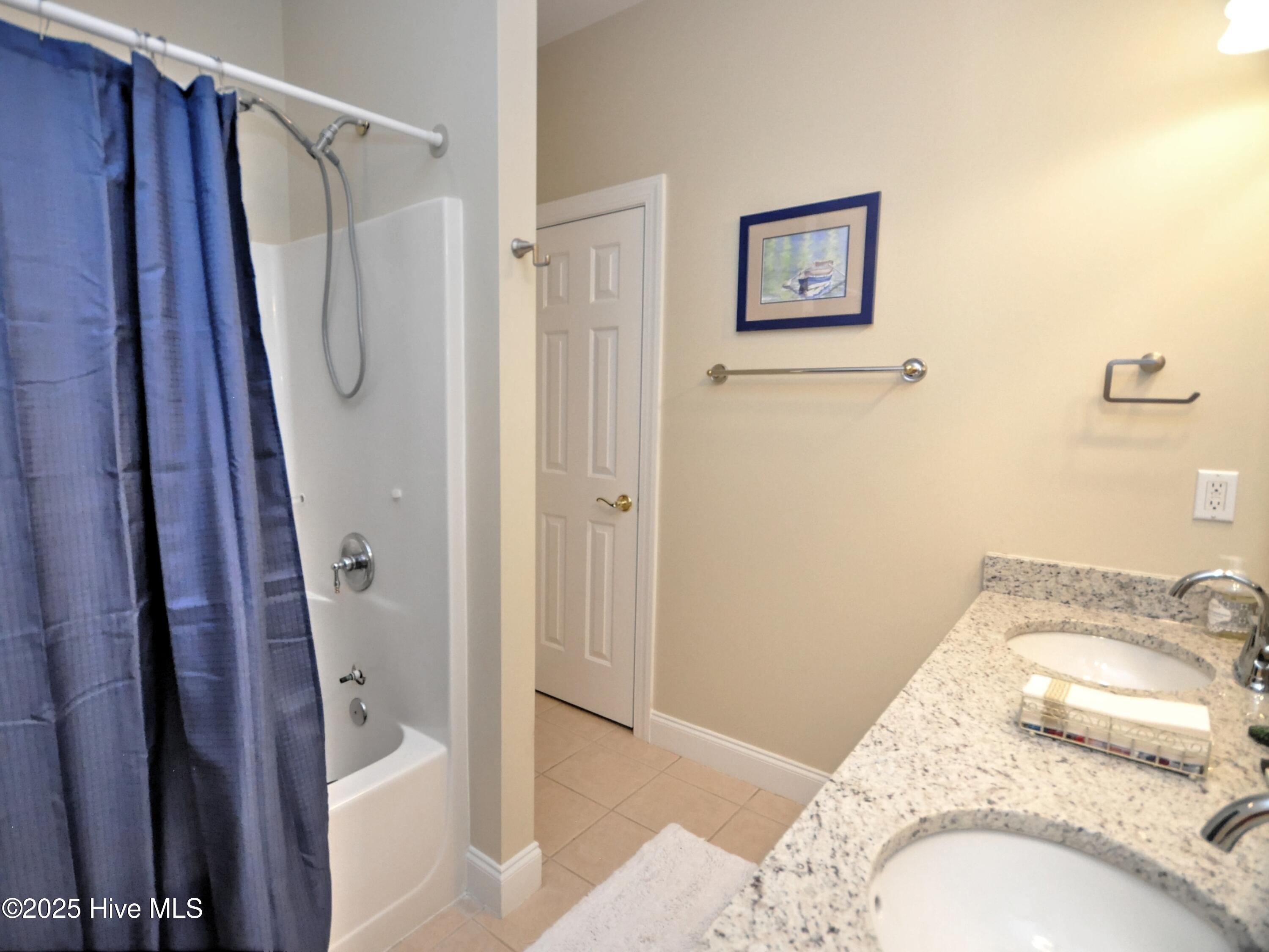 100547082 | Photo 28