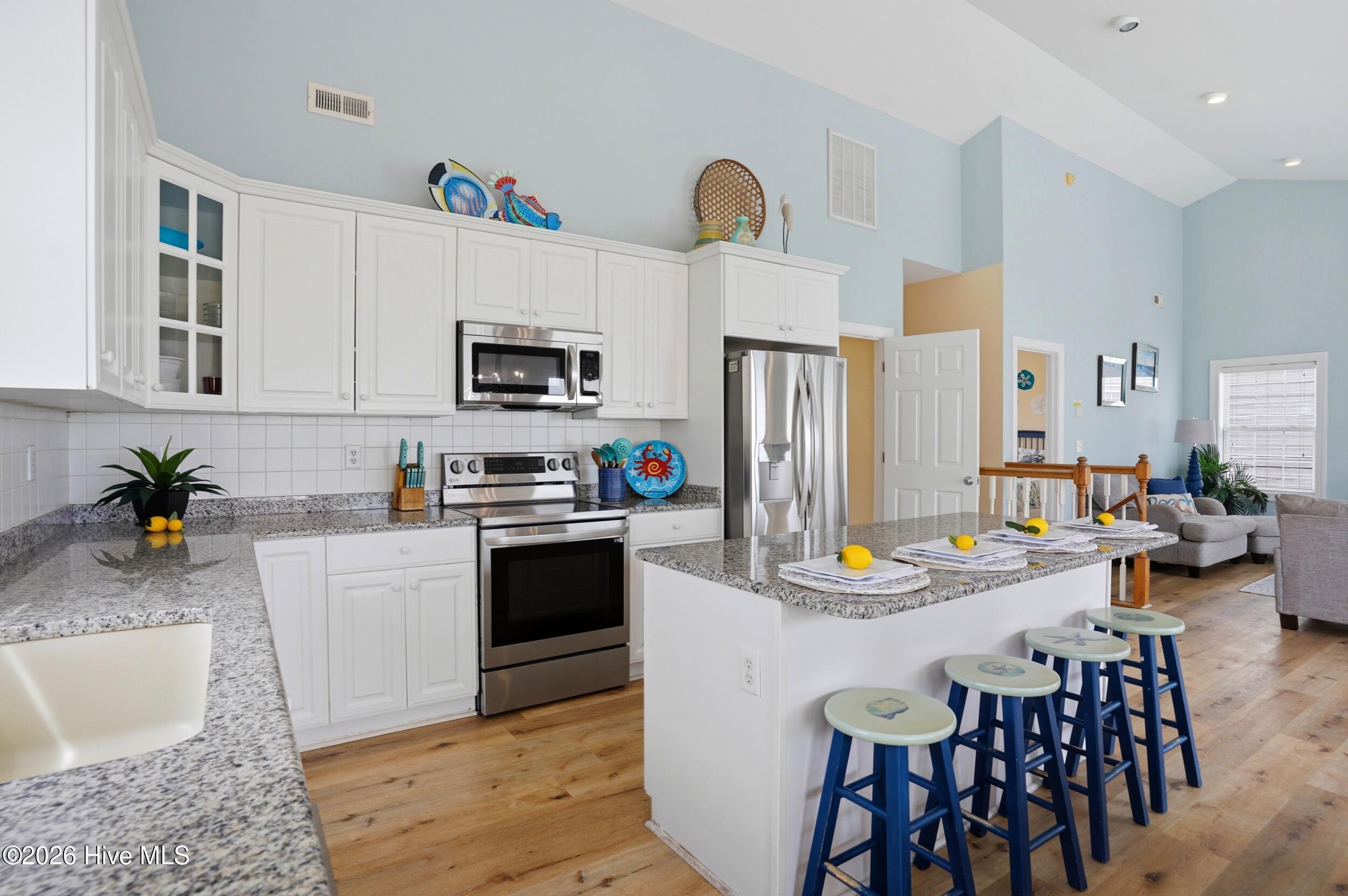 100566063 | Photo 13