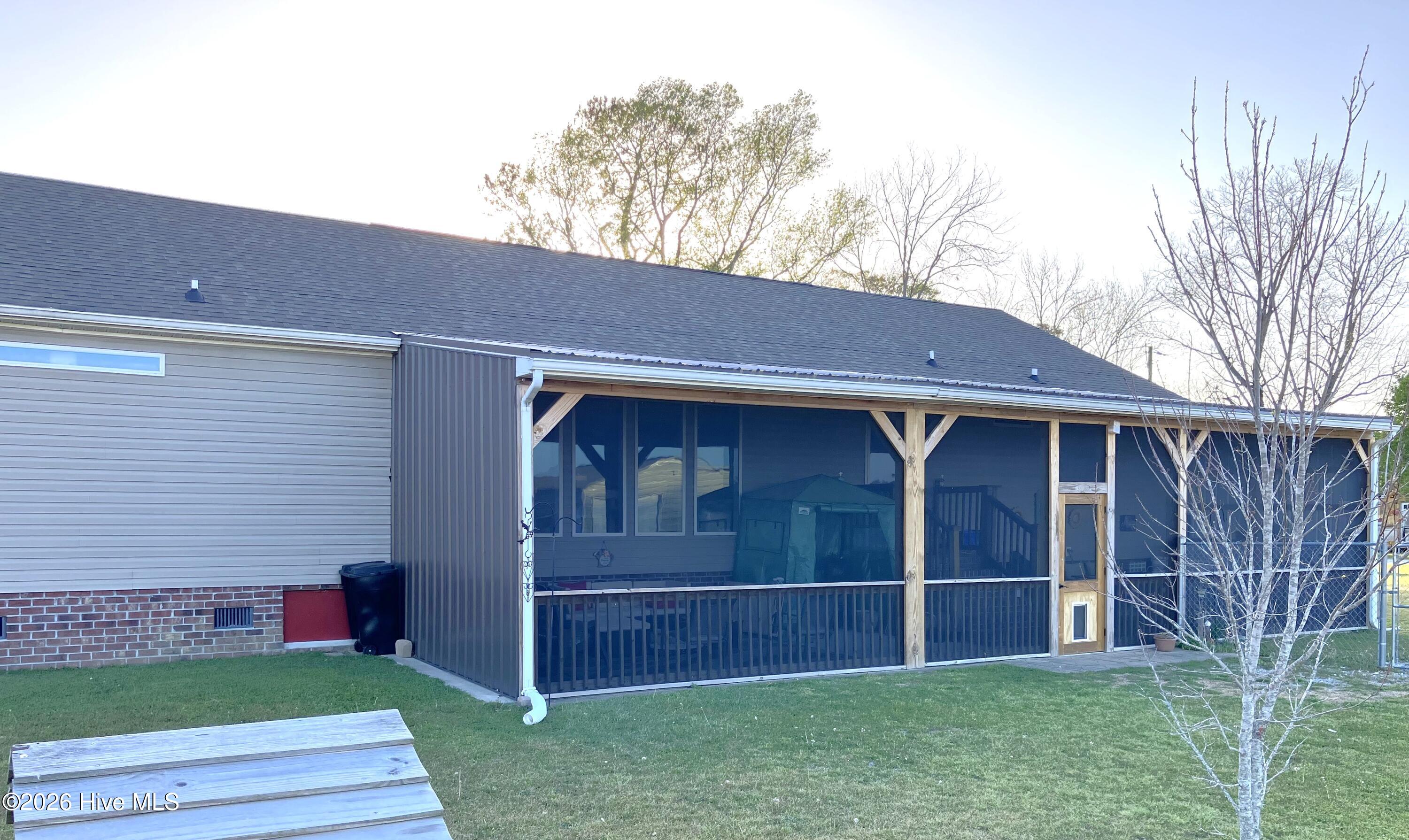 1406 White Oak River Road,Maysville